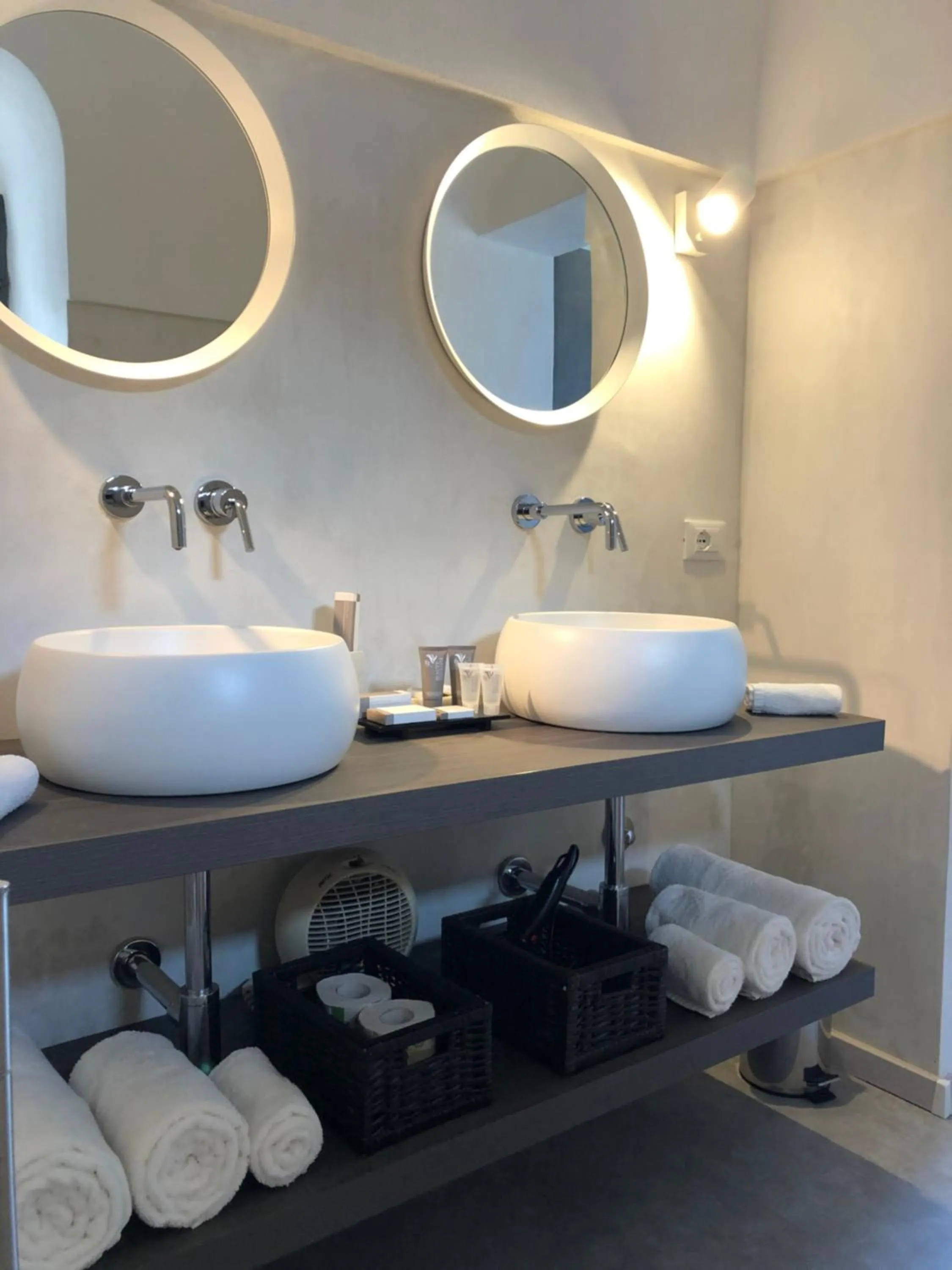 Bathroom in Etherea - I Dammusini di Pantelleria
