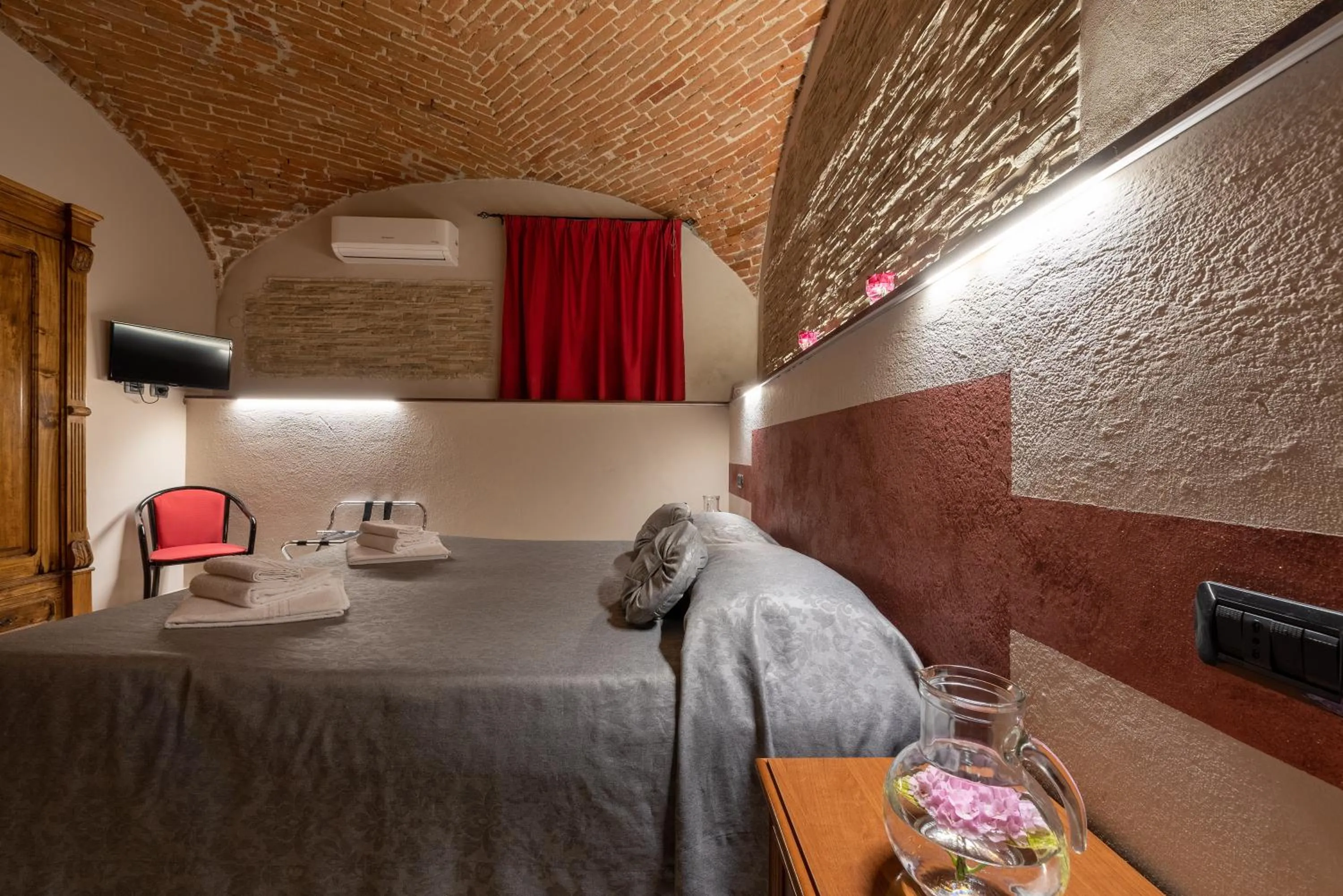 Bedroom, Bed in Villa Mery