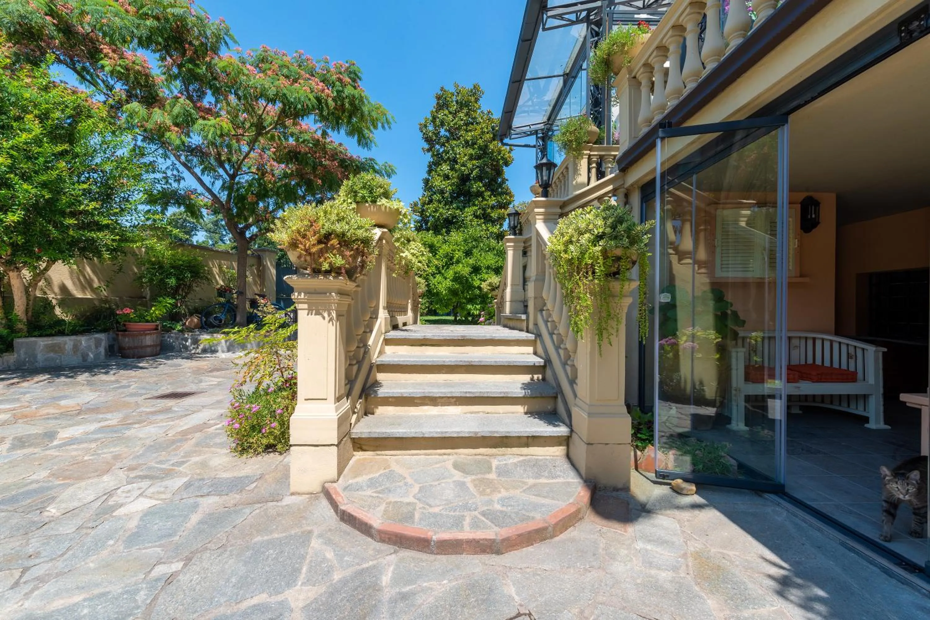 Facade/entrance in Villa Mery