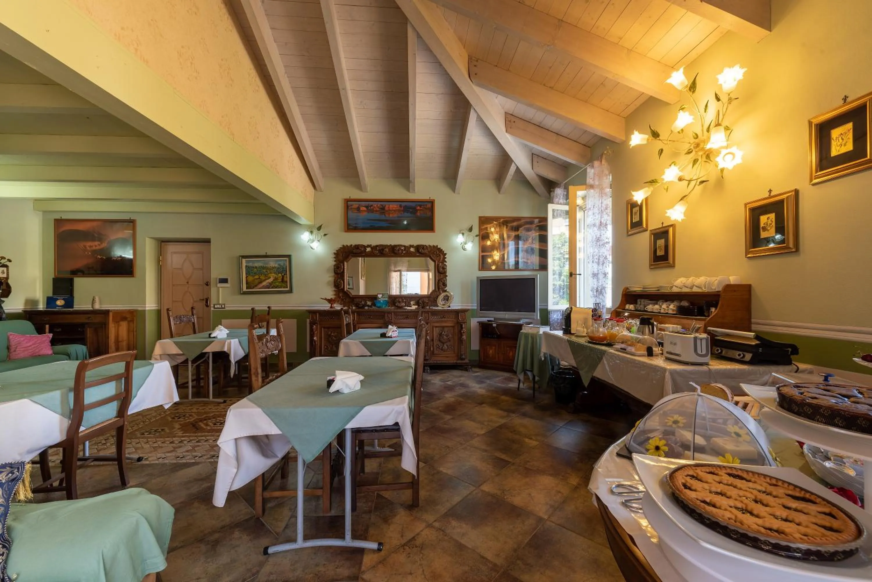 Breakfast in Villa Mery