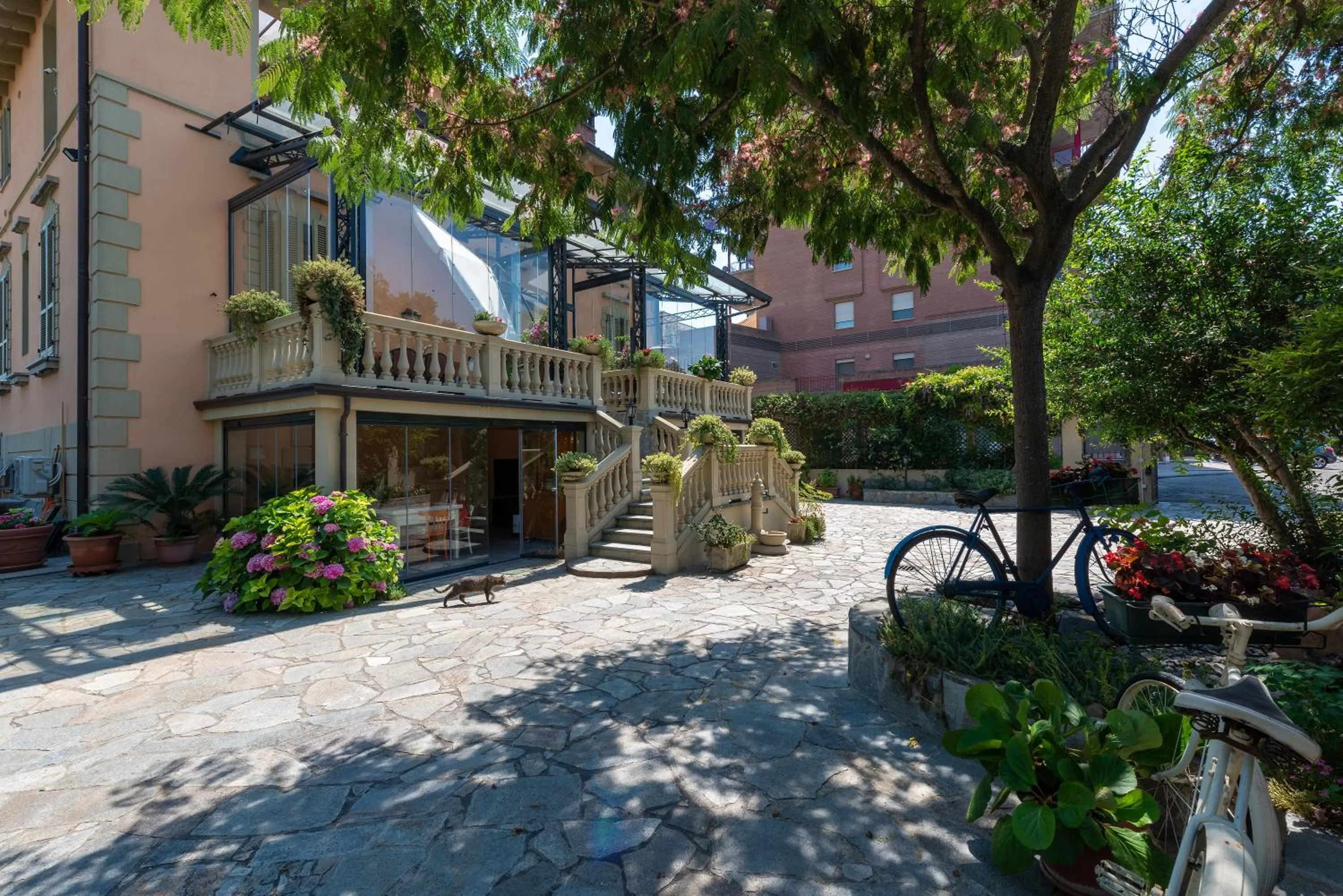 Property building in Villa Mery