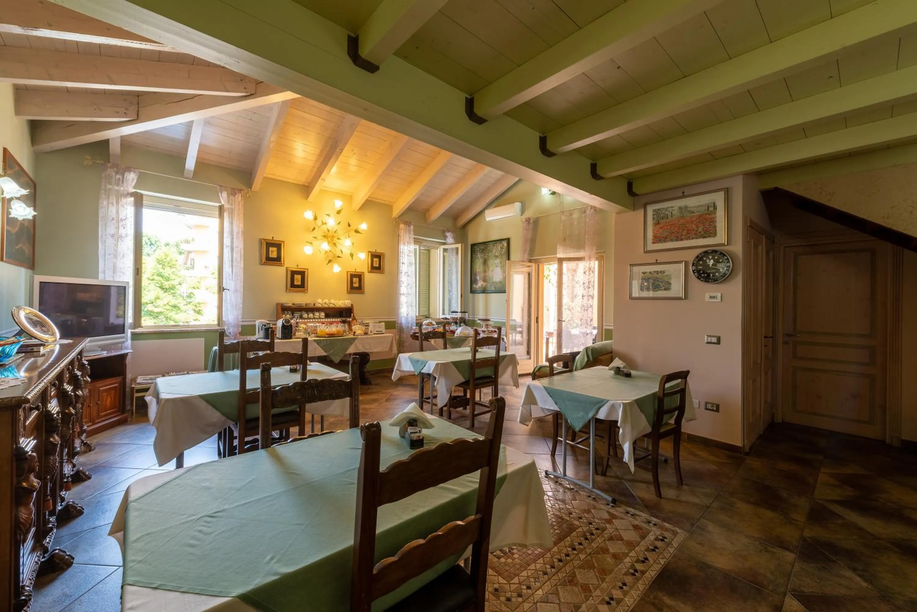 Lounge or bar in Villa Mery