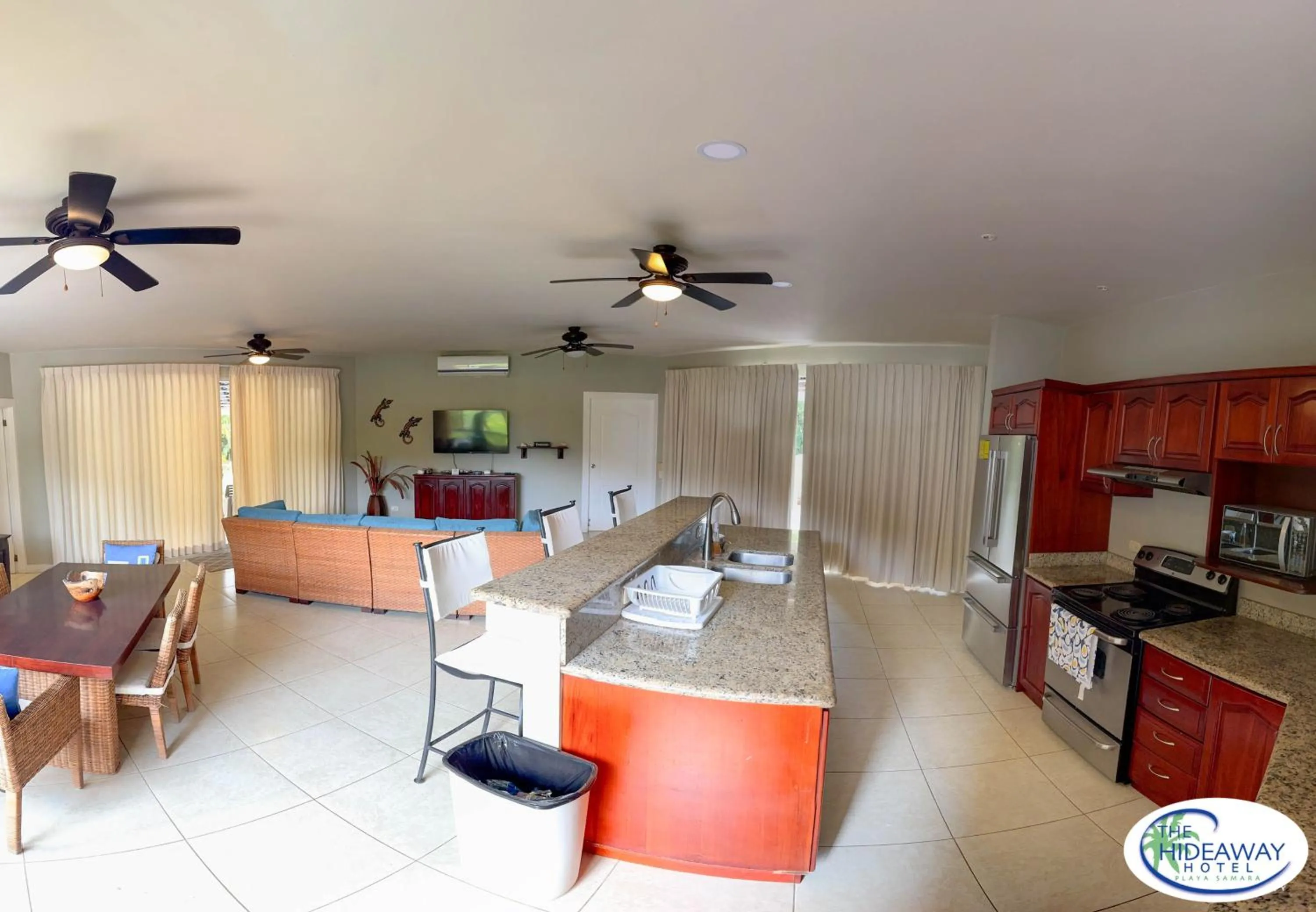 Kitchen or kitchenette in The Hideaway Hotel