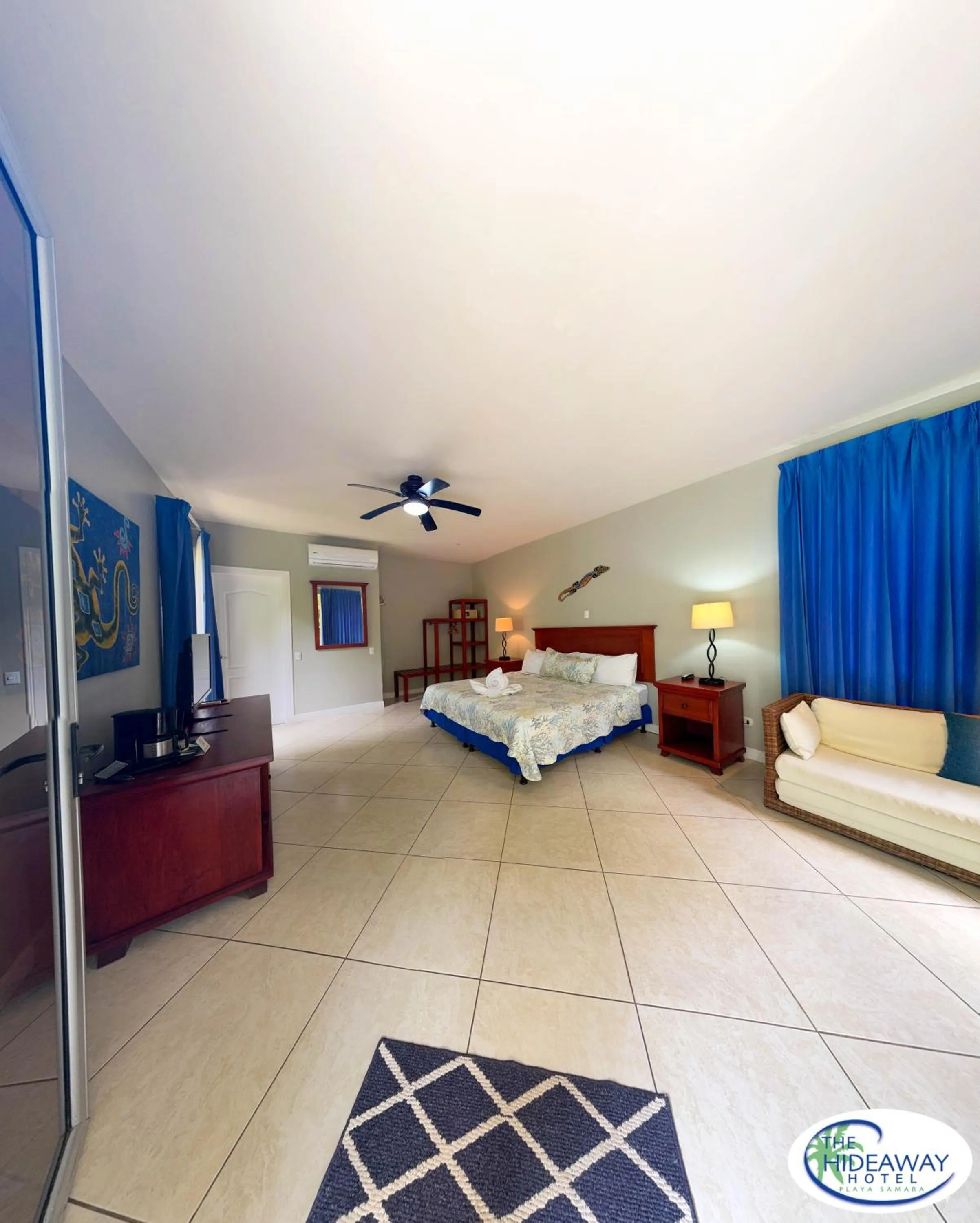 Bedroom, Bed in The Hideaway Hotel