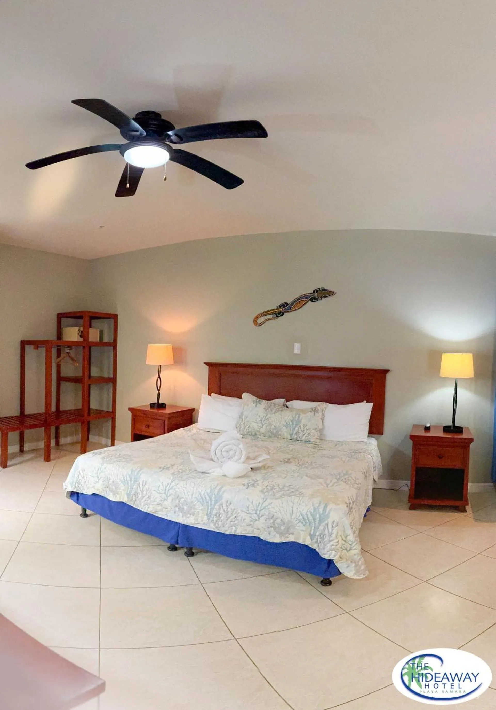 Bedroom, Bed in The Hideaway Hotel