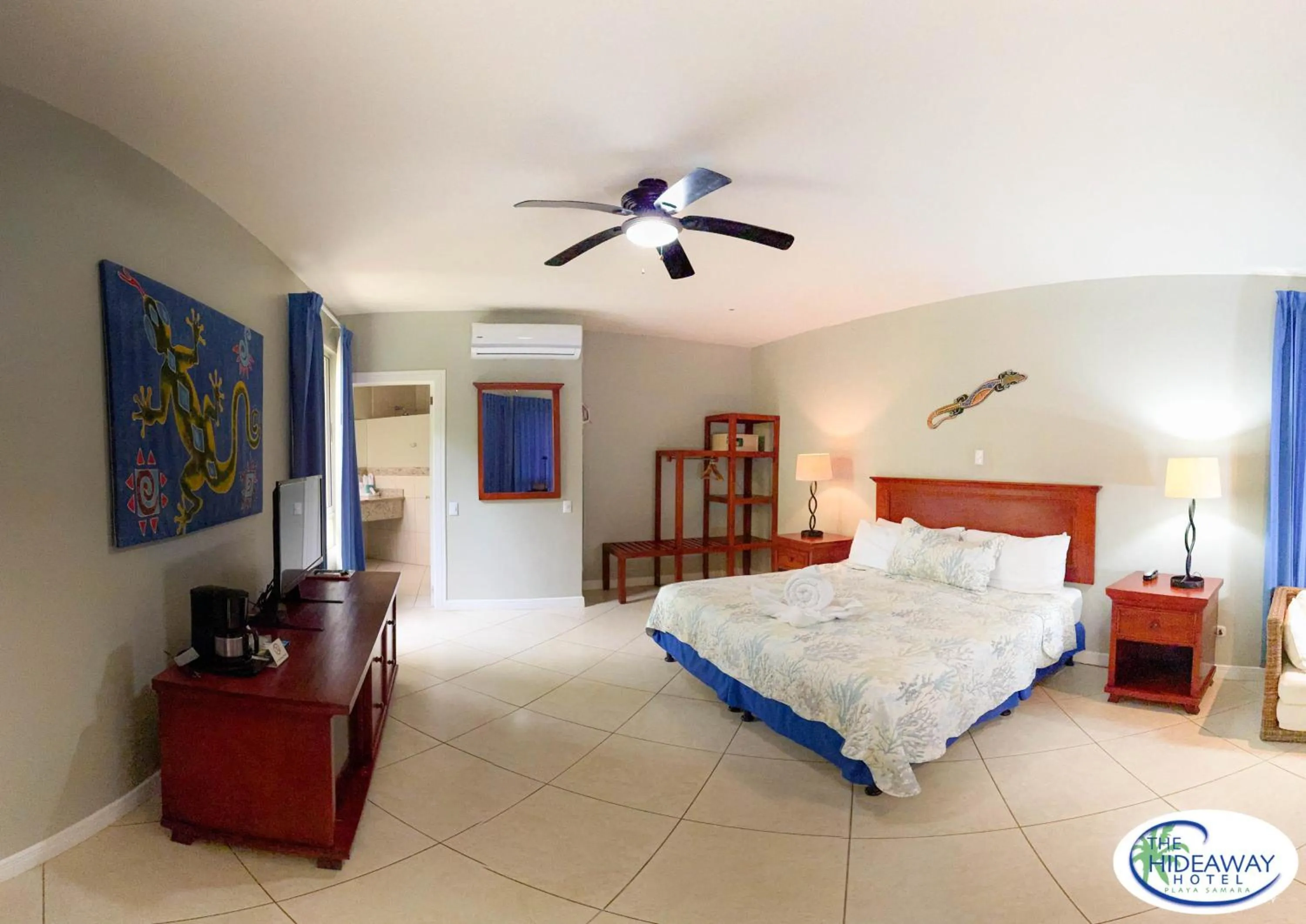 Bedroom, Bed in The Hideaway Hotel