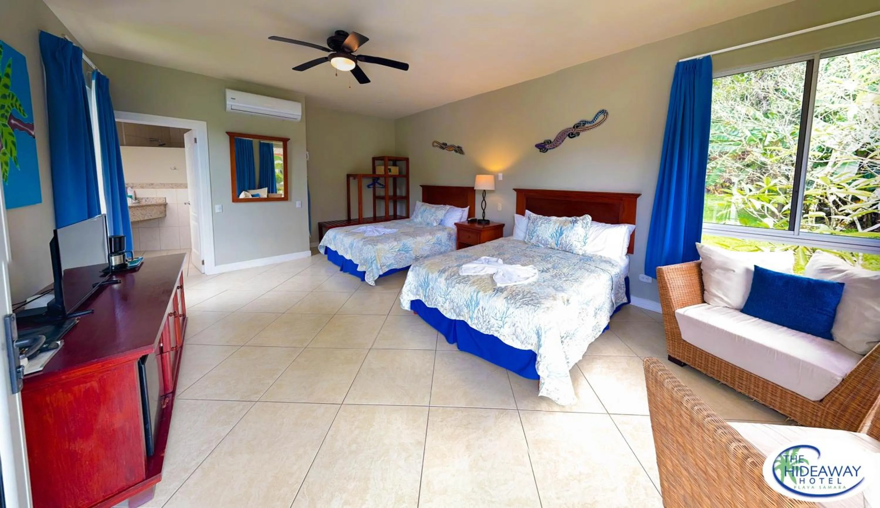 Photo of the whole room, Bed in The Hideaway Hotel