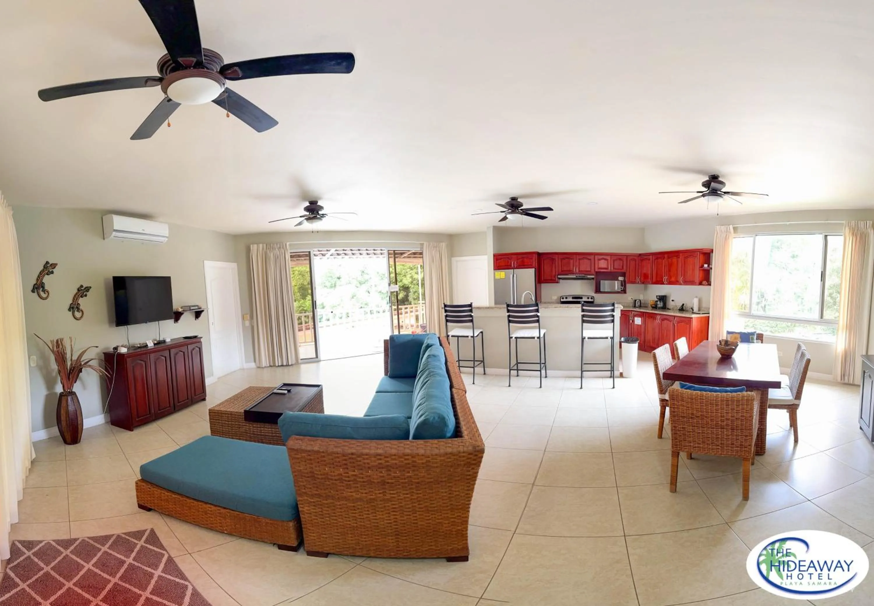 Communal lounge/ TV room in The Hideaway Hotel