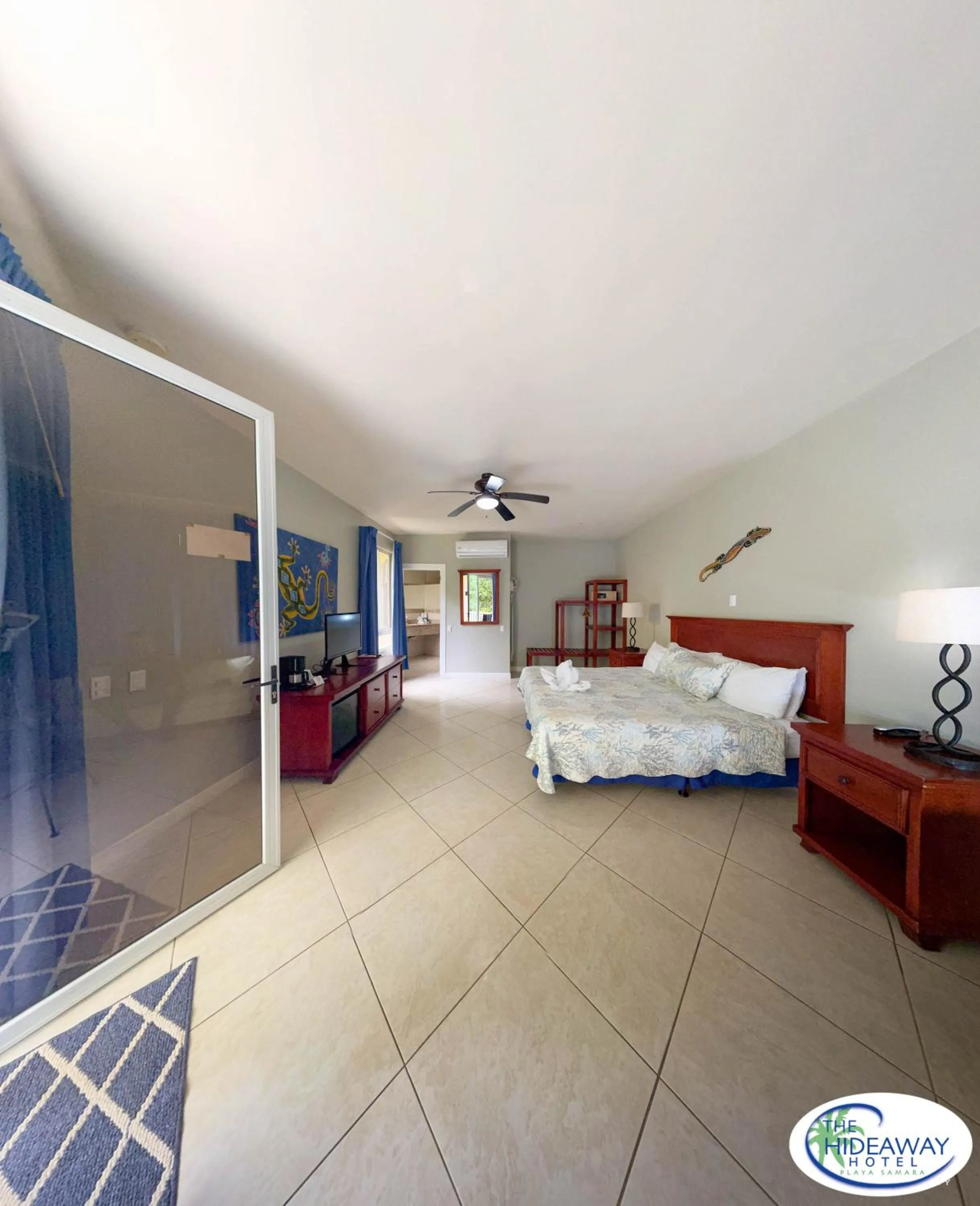 Photo of the whole room, Bed in The Hideaway Hotel