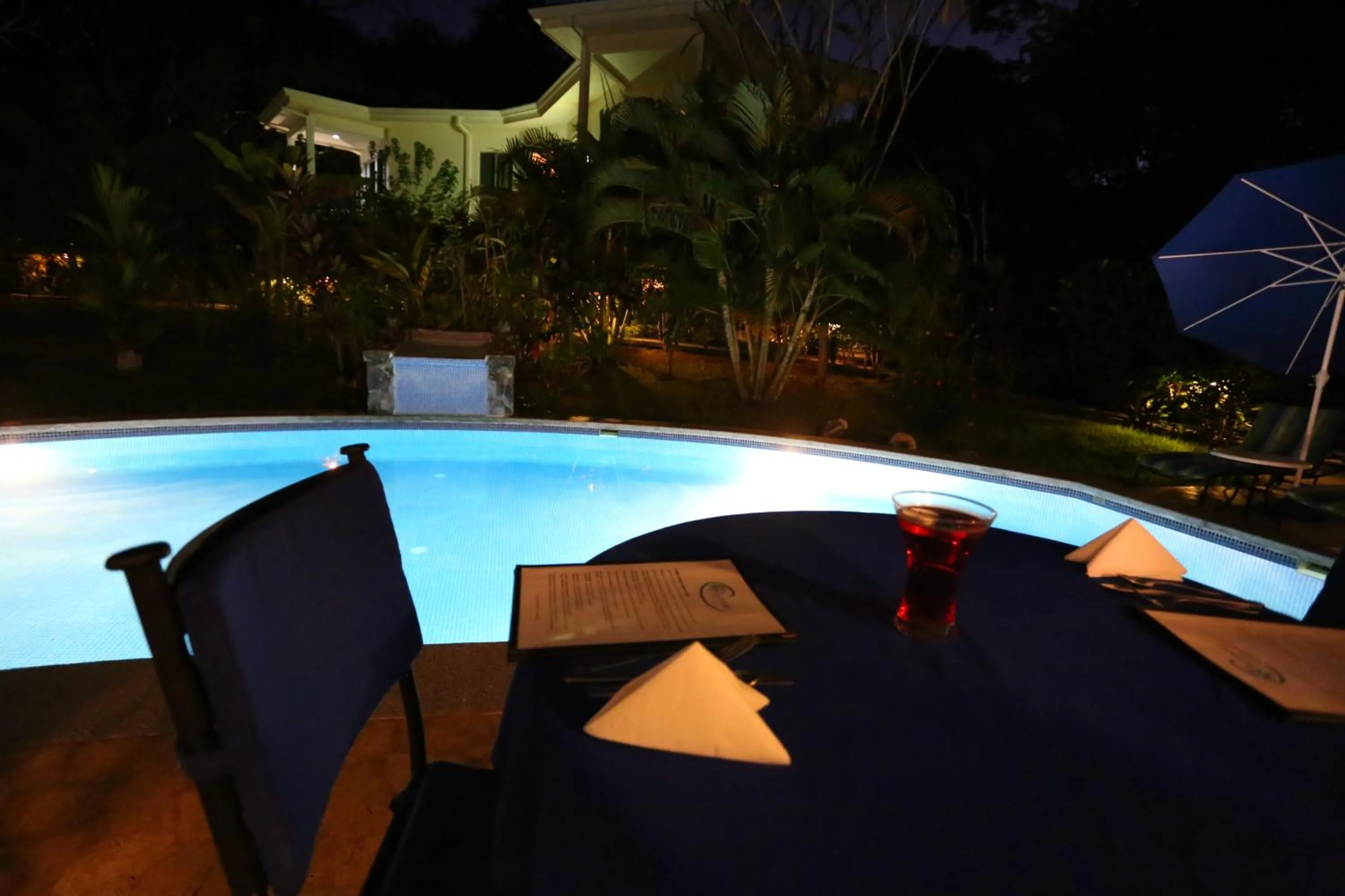 Restaurant/places to eat in The Hideaway Hotel