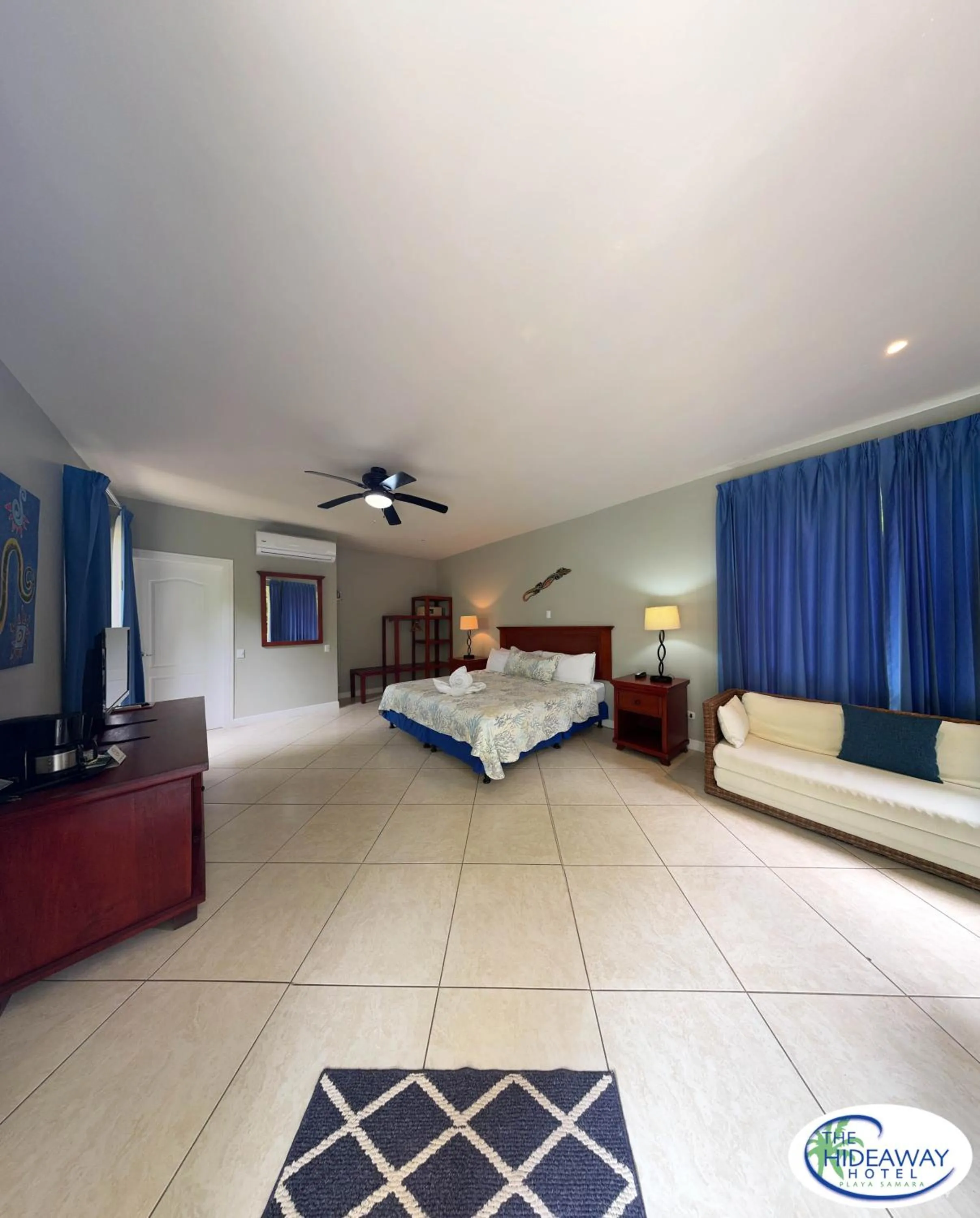 Photo of the whole room, Bed in The Hideaway Hotel