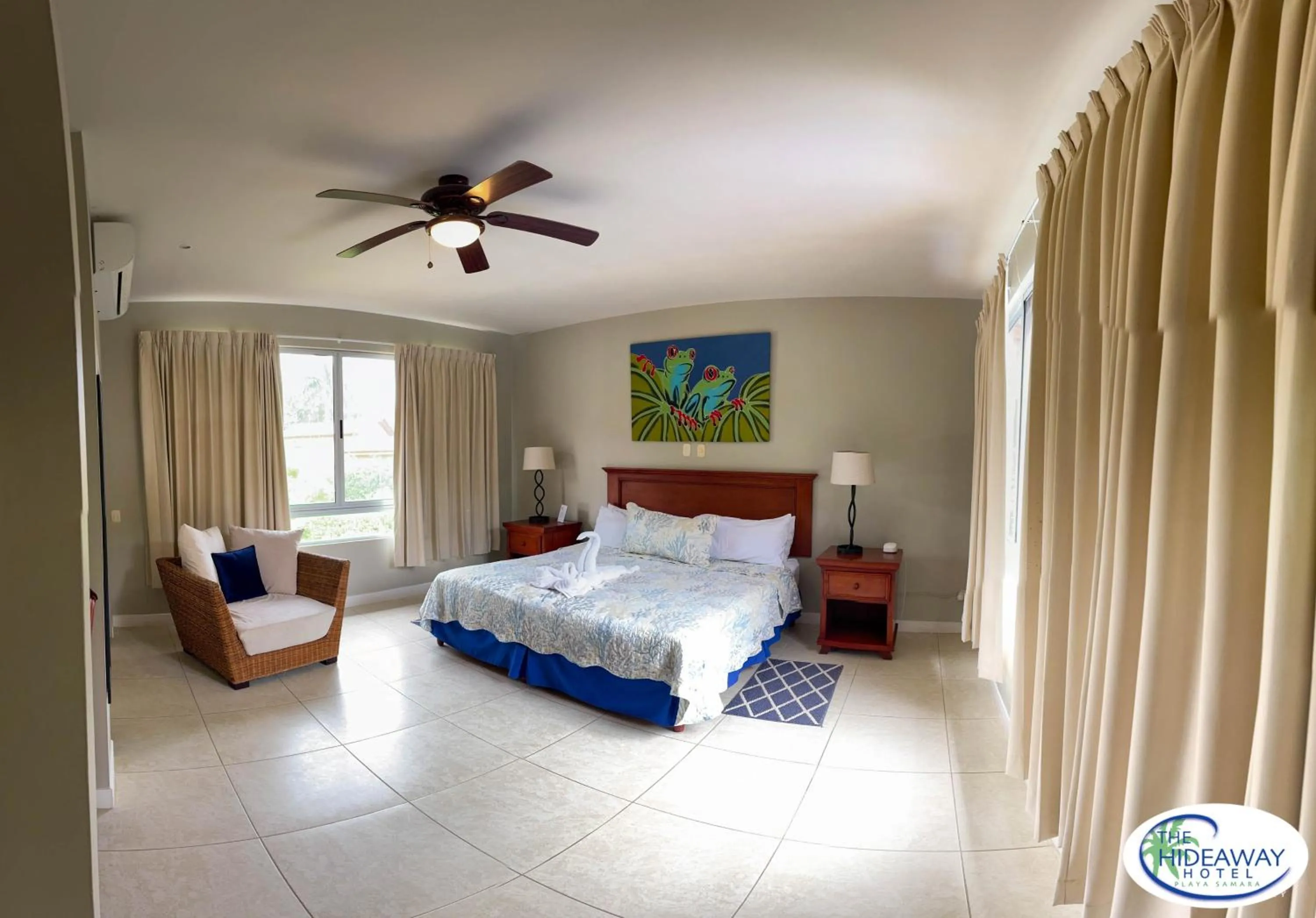 Bedroom, Bed in The Hideaway Hotel