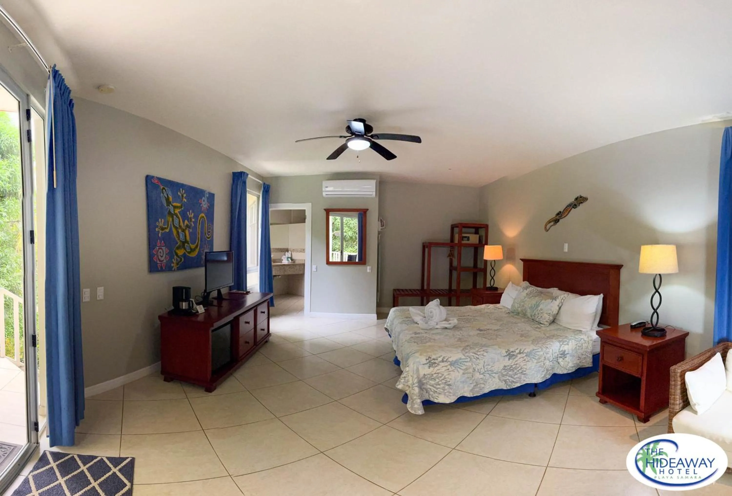 Bedroom, Bed in The Hideaway Hotel