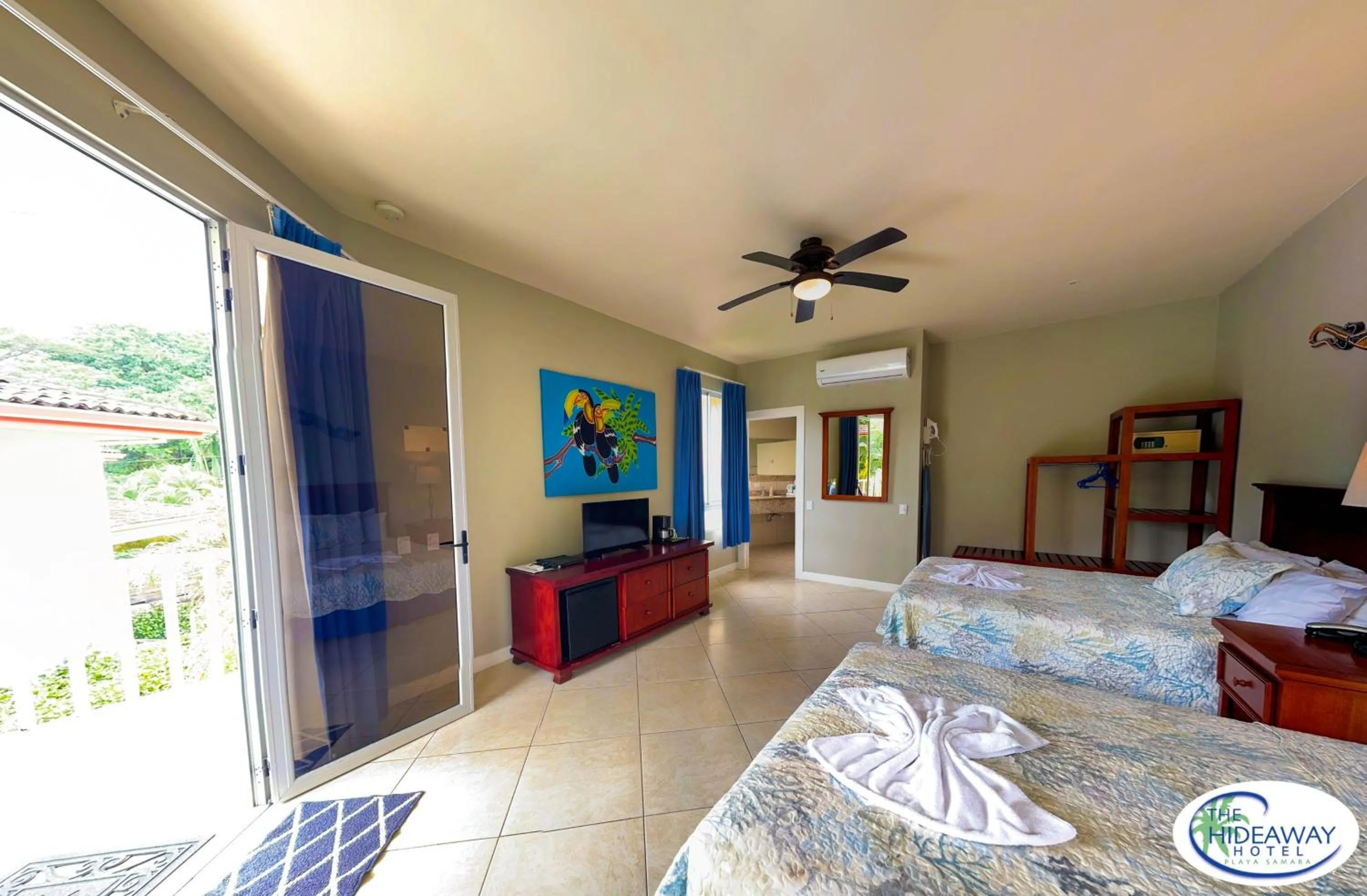 Bedroom, Bed in The Hideaway Hotel