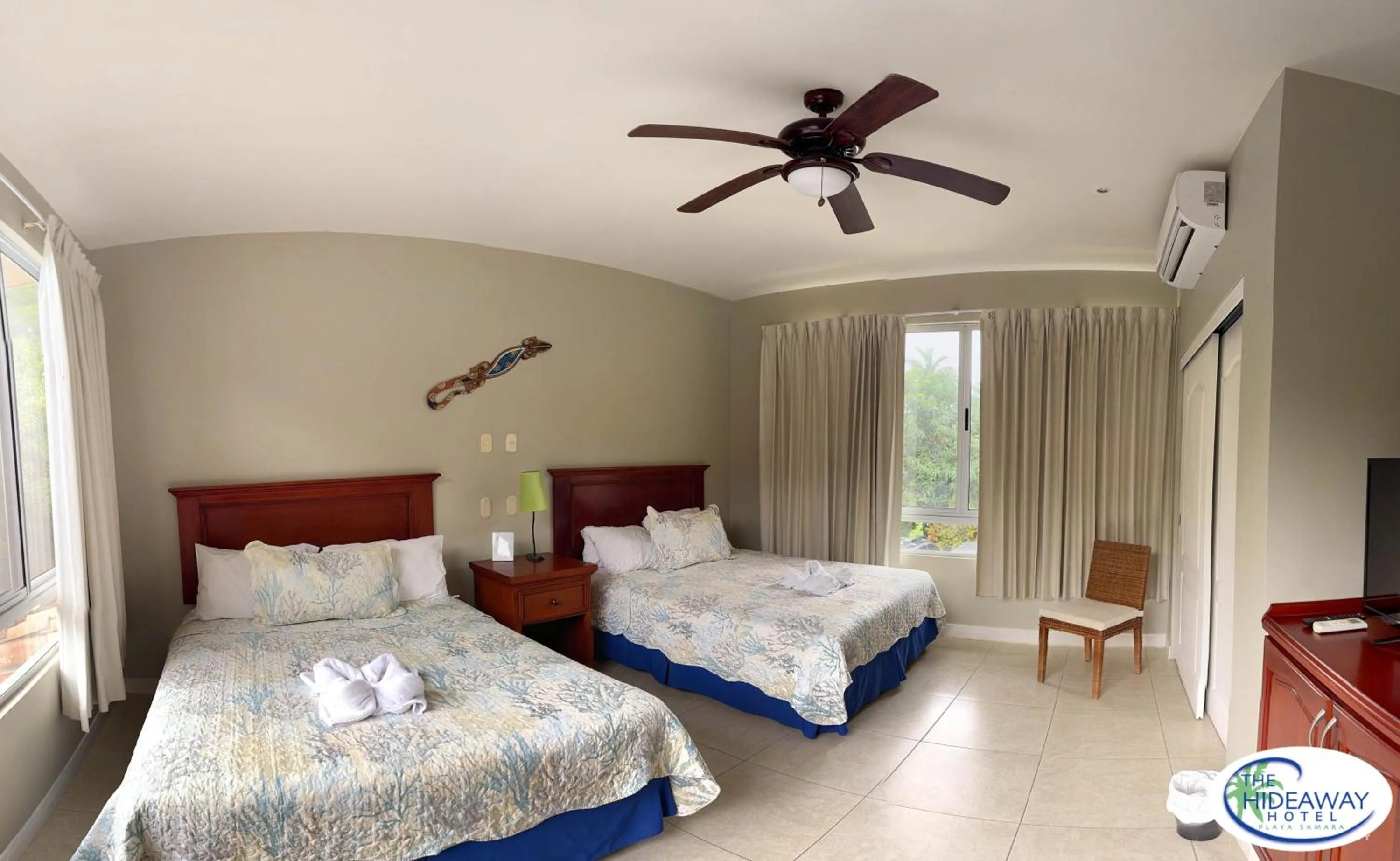 Bedroom, Bed in The Hideaway Hotel