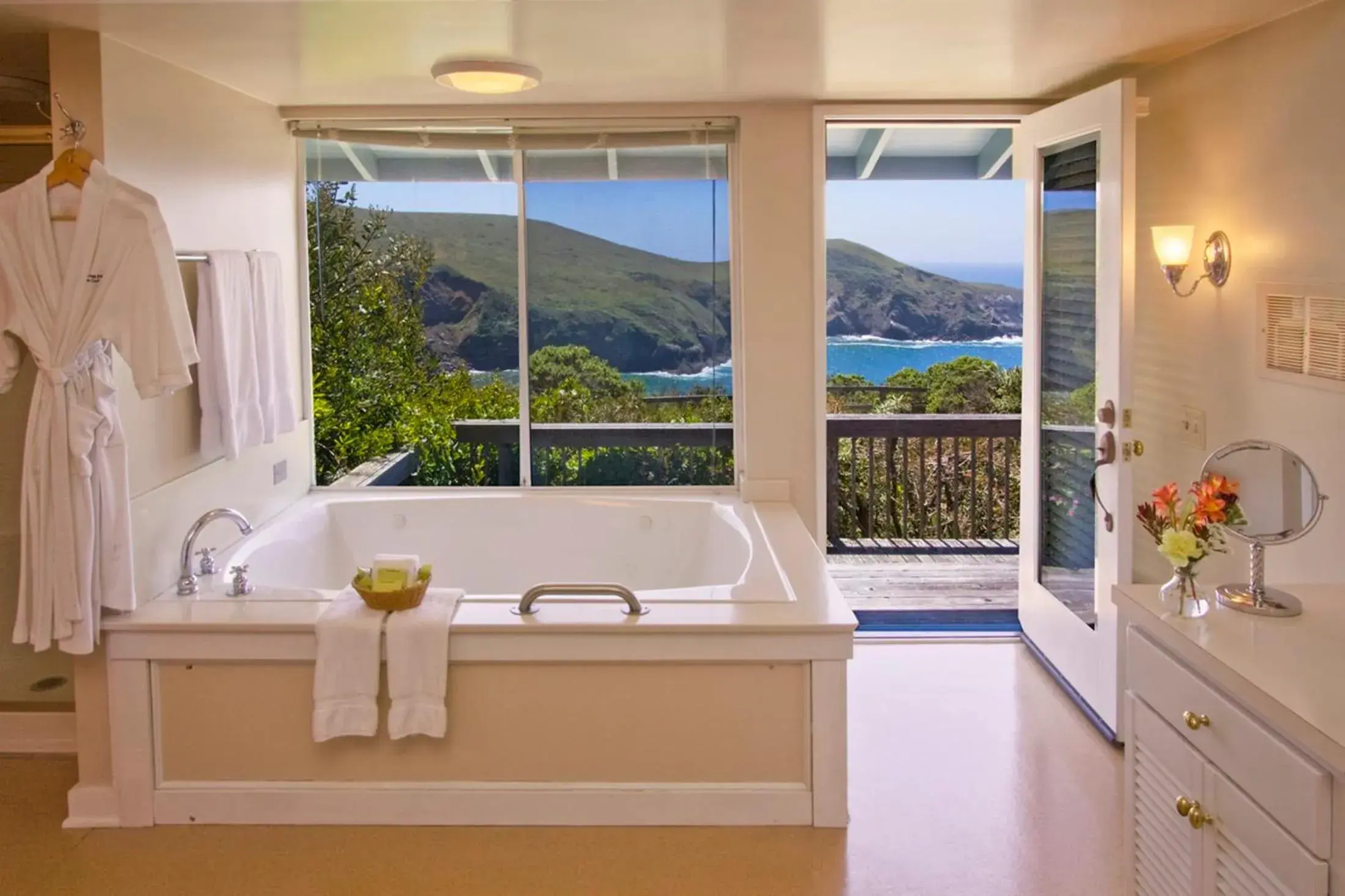 Superior King Room in SCP Mendocino Coast Lodge Superior King Room in SCP Mendocino Coast Lodge