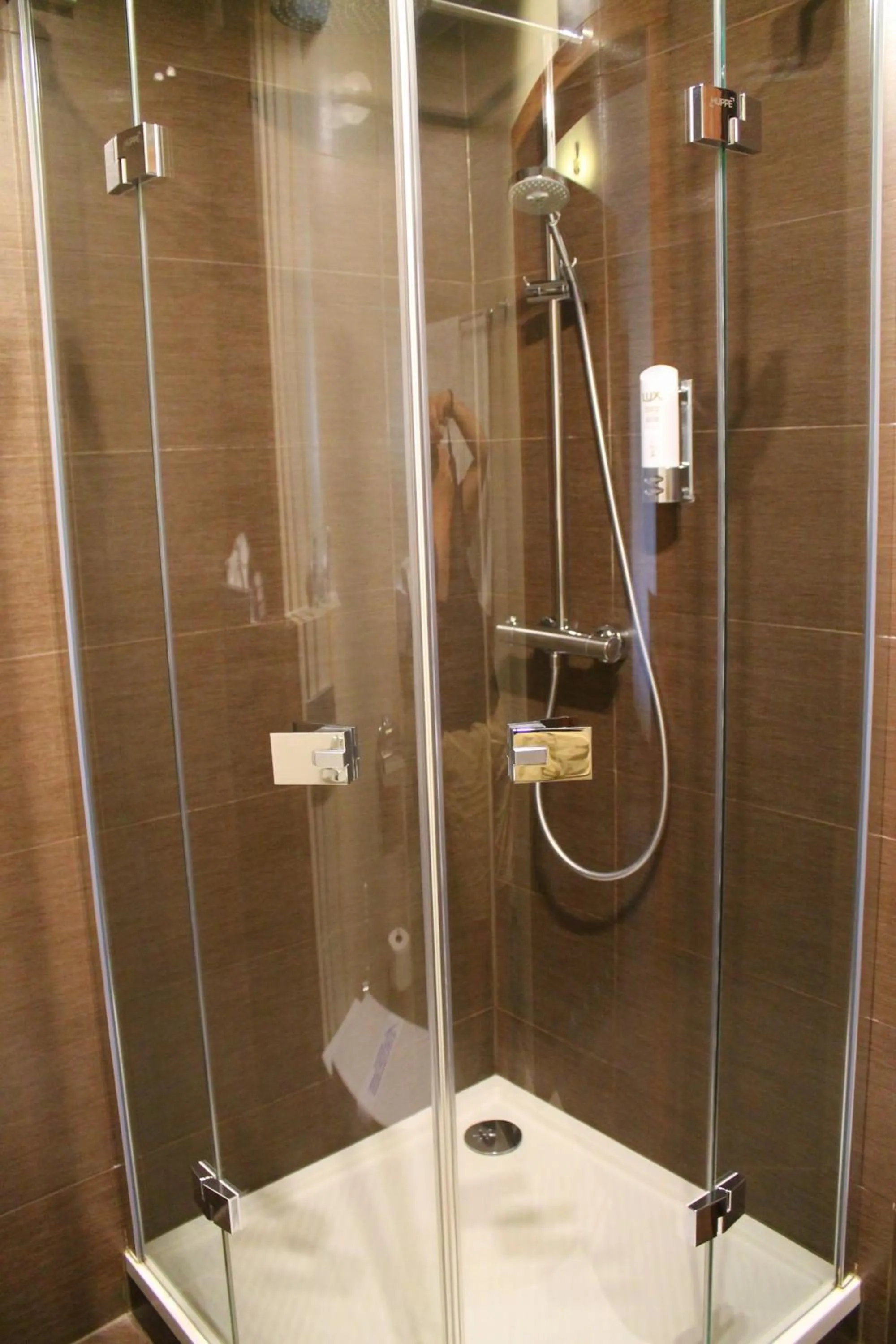 Shower in Hotel Linder