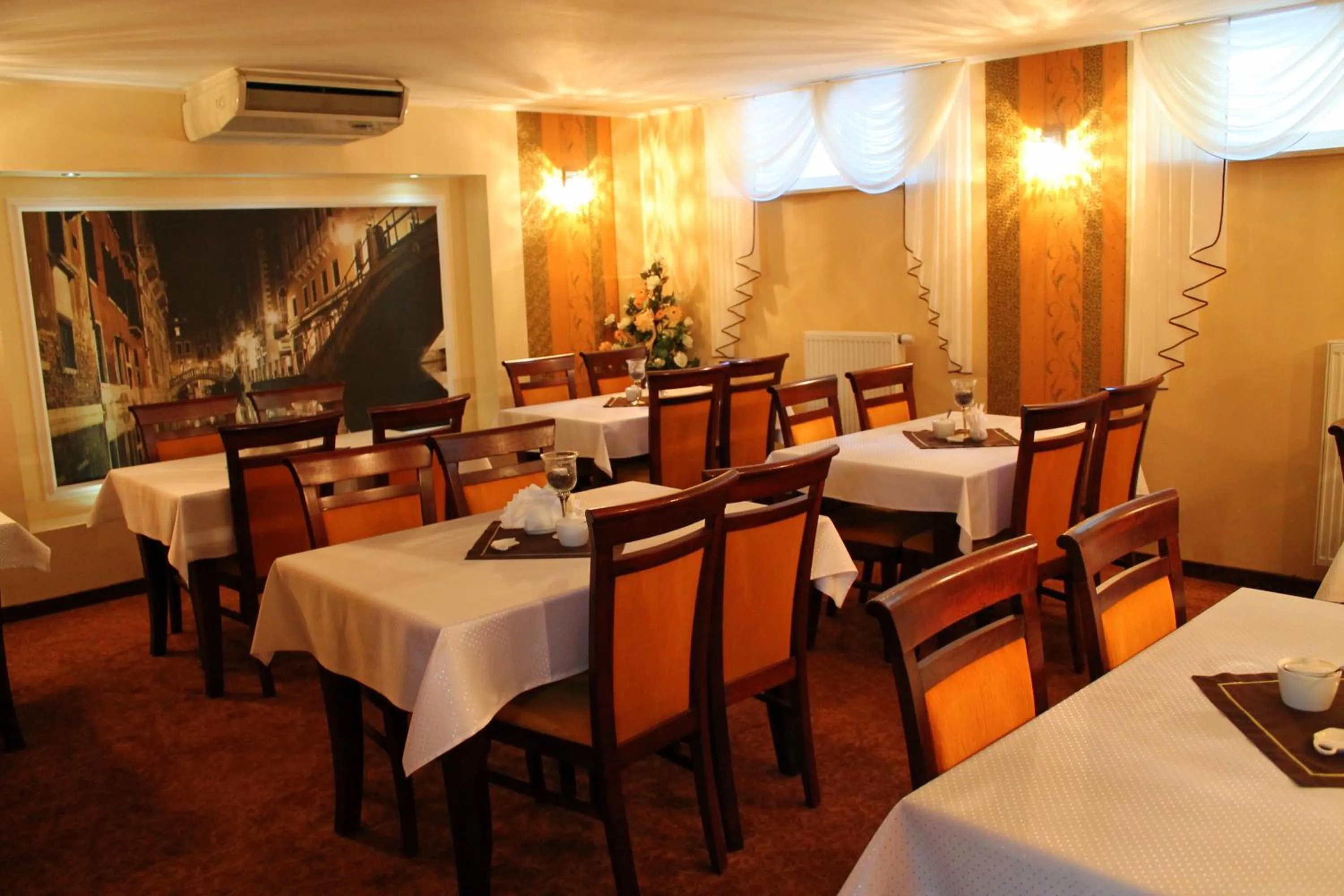 Restaurant/places to eat in Hotel Linder