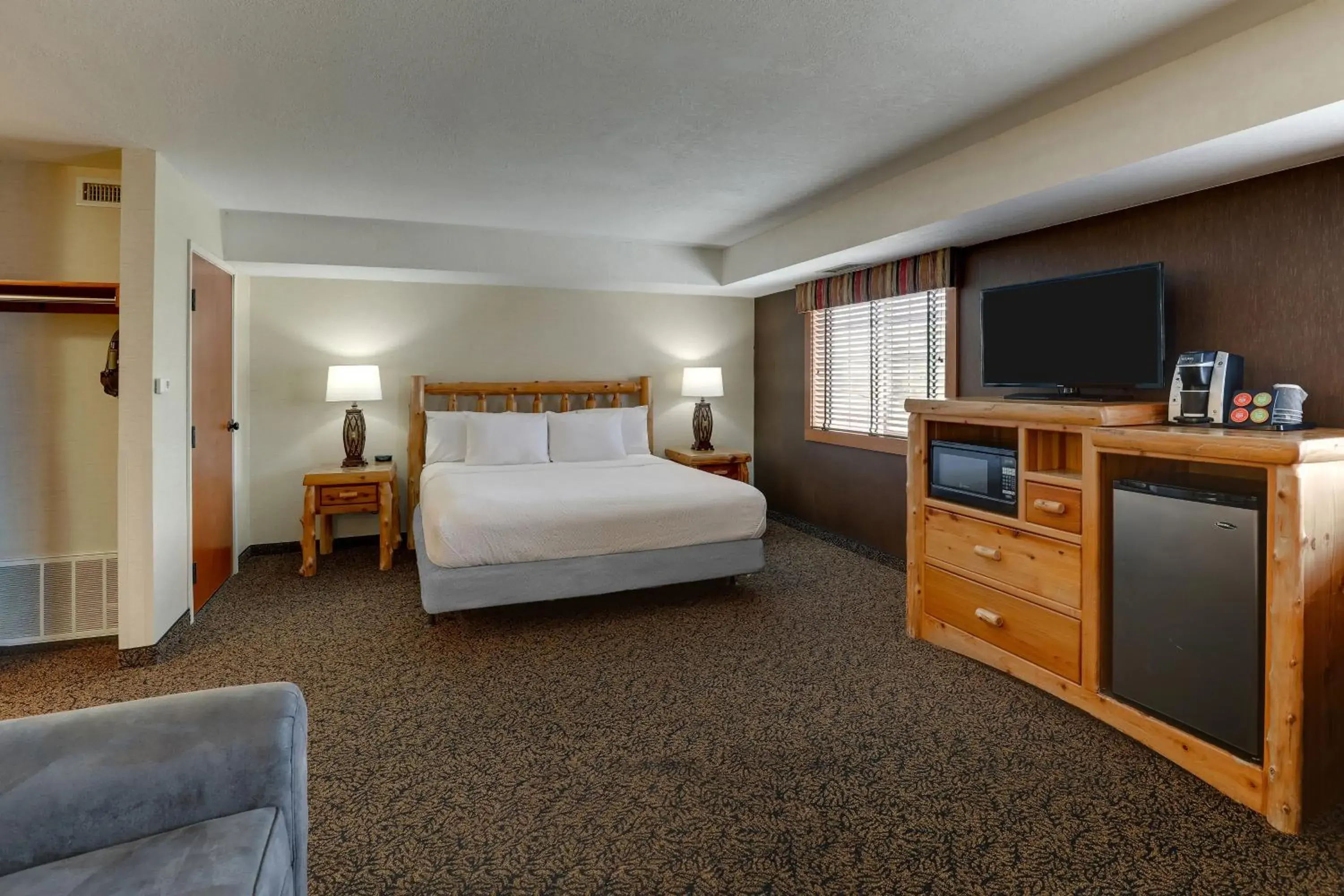 Bed in Stoney Creek Inn Quincy Bed in Stoney Creek Inn Quincy