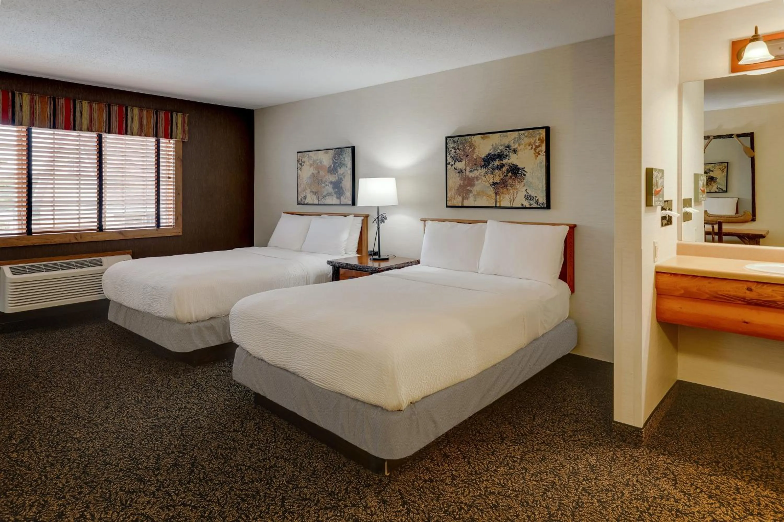 Bed in Stoney Creek Inn Quincy