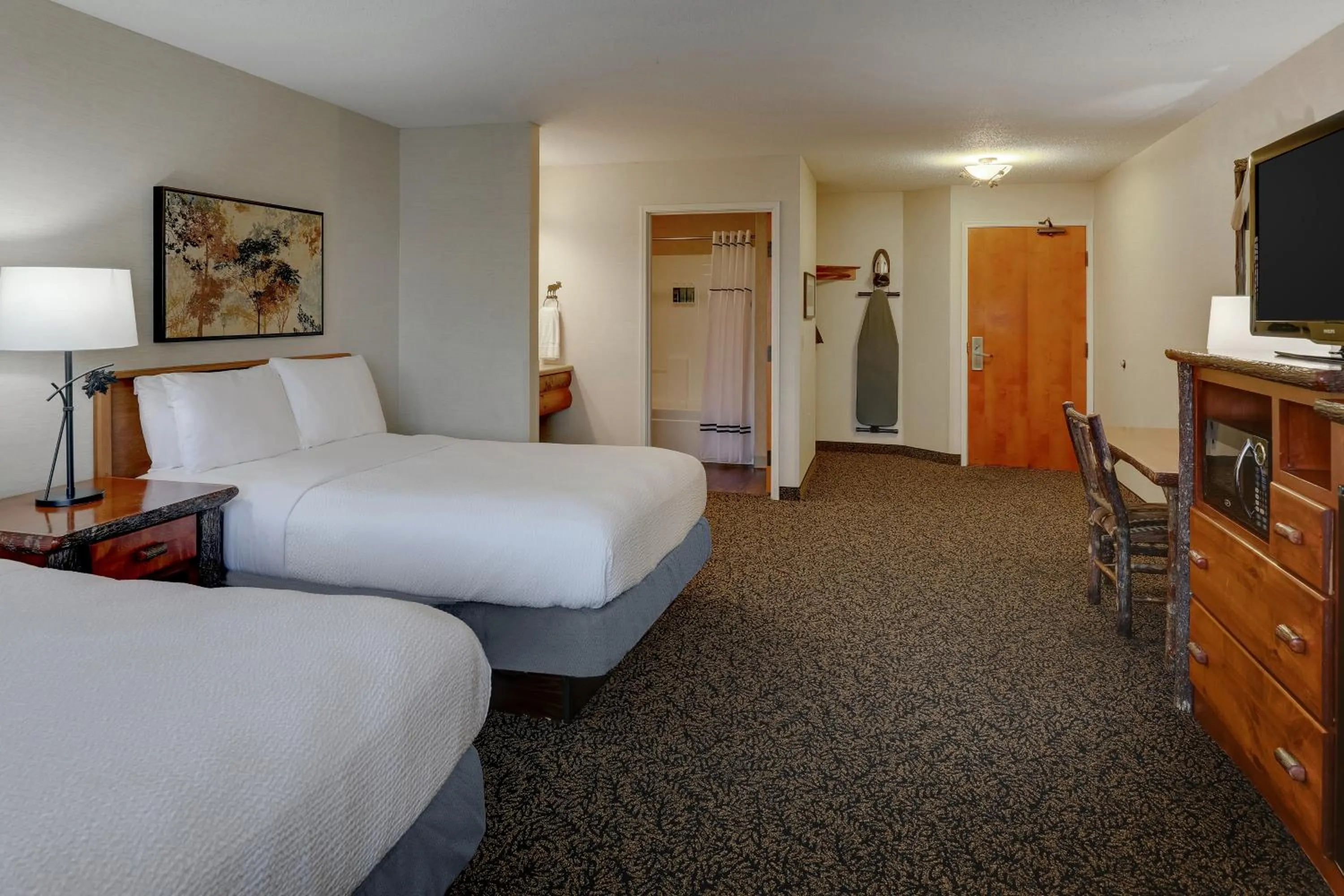 Bed in Stoney Creek Inn Quincy