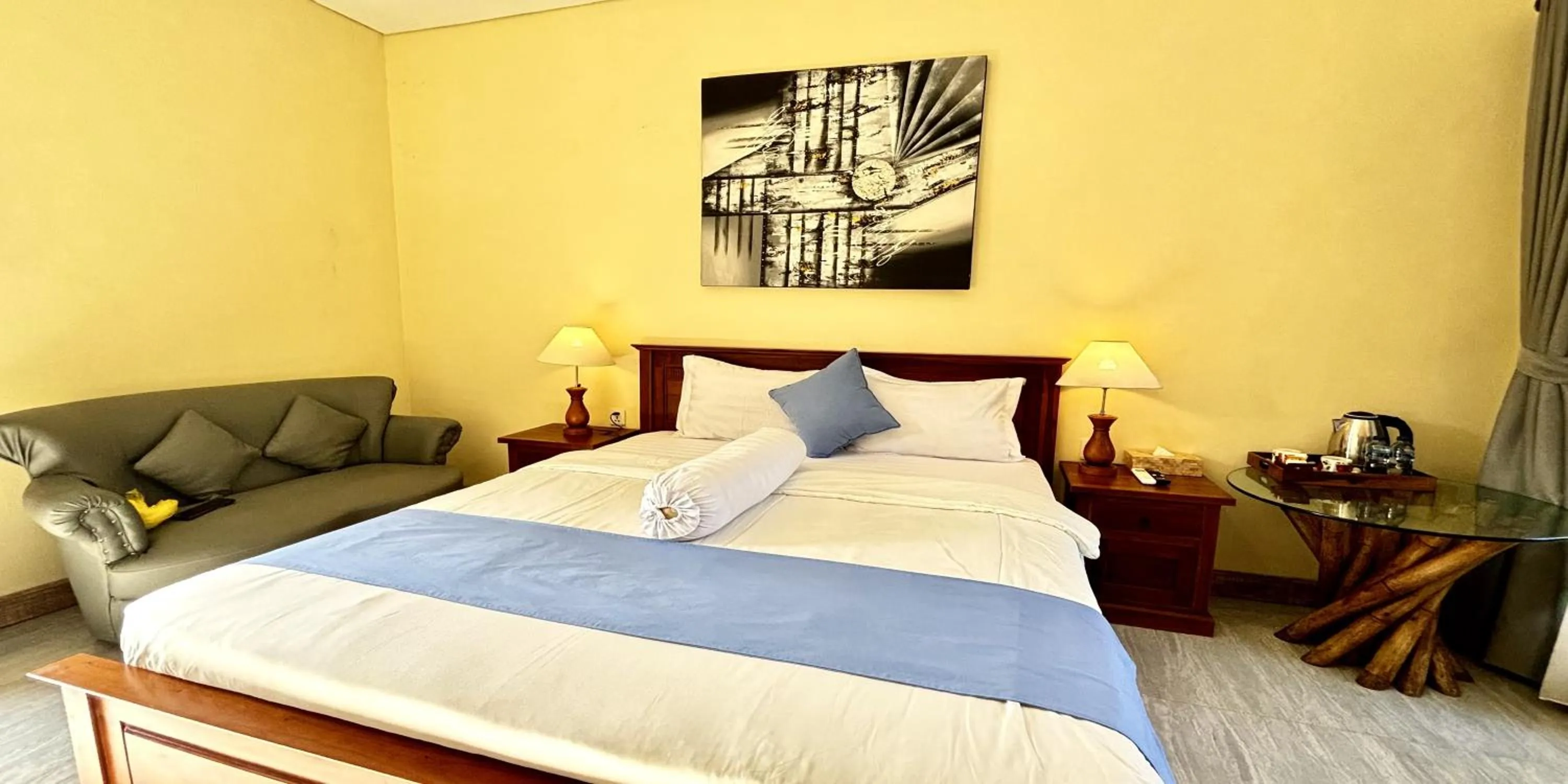 Bed in Giri Krisna Guest House