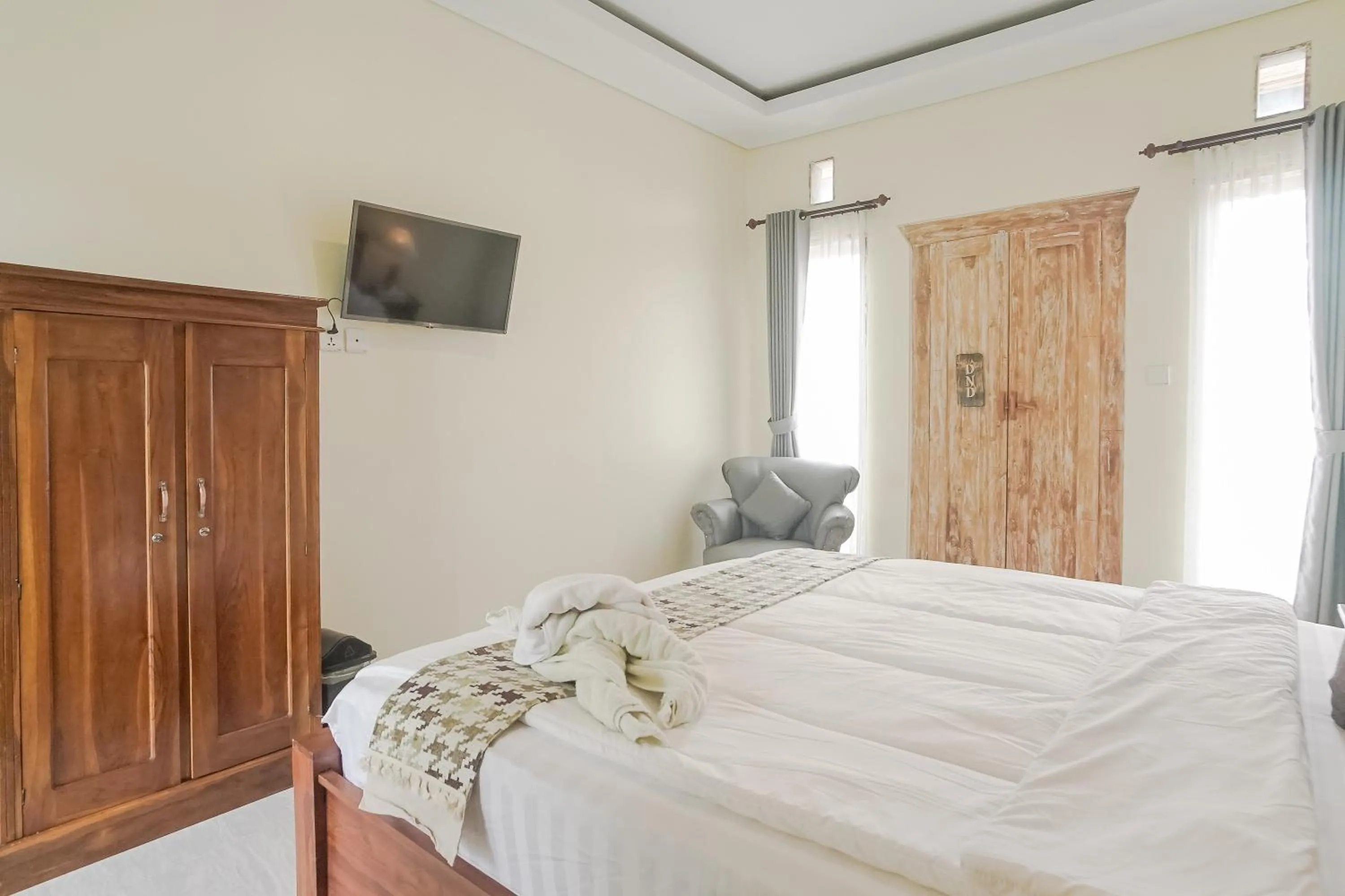 Bed in Giri Krisna Guest House