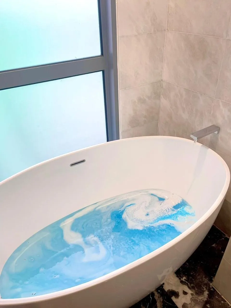 Hot Tub in Royce Residence KLCC by Cobnb