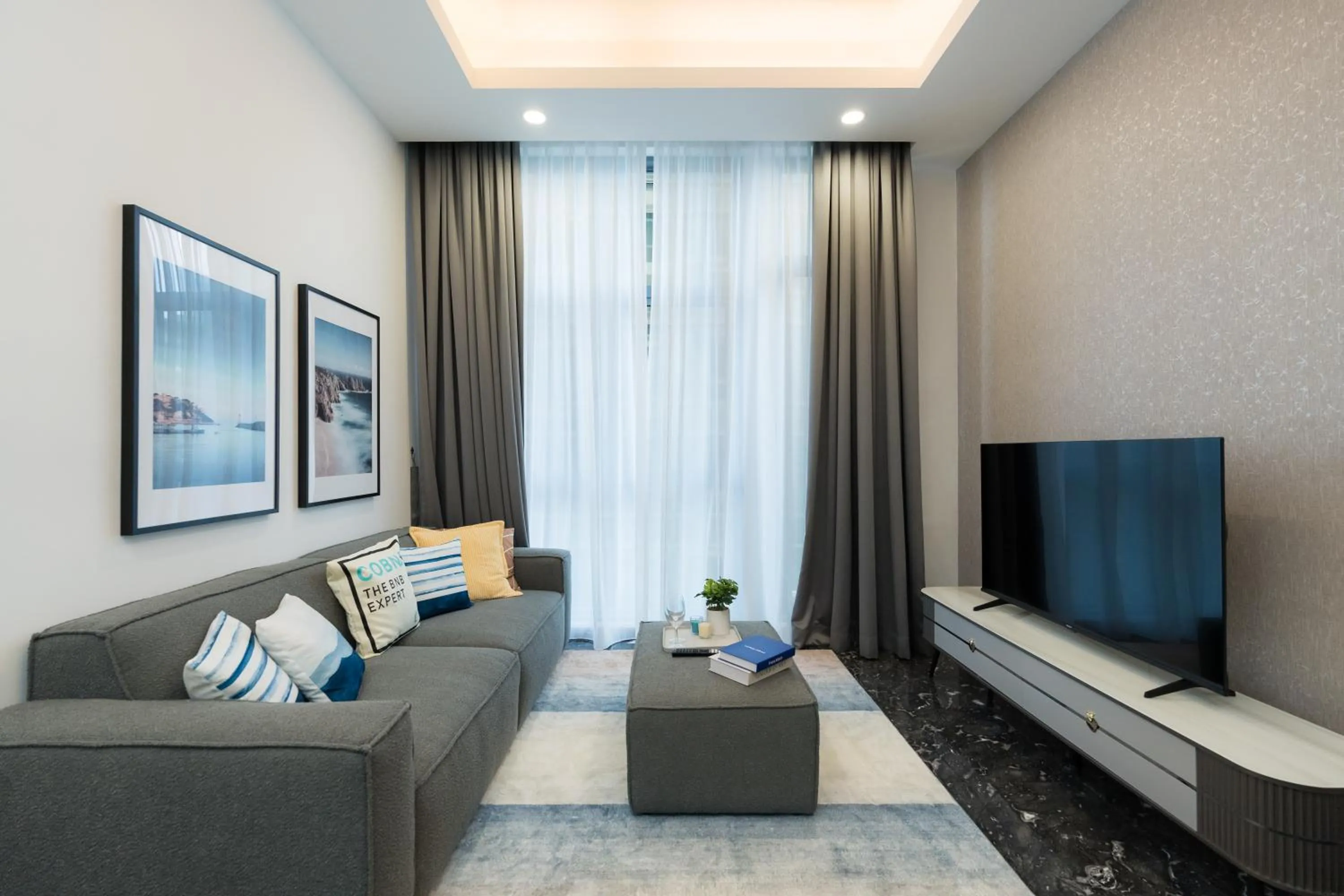 Communal lounge/ TV room in Royce Residence KLCC by Cobnb