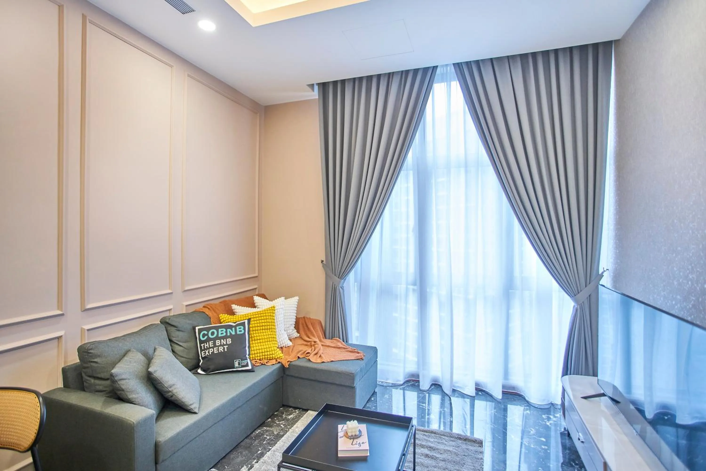 Living room in Royce Residence KLCC by Cobnb