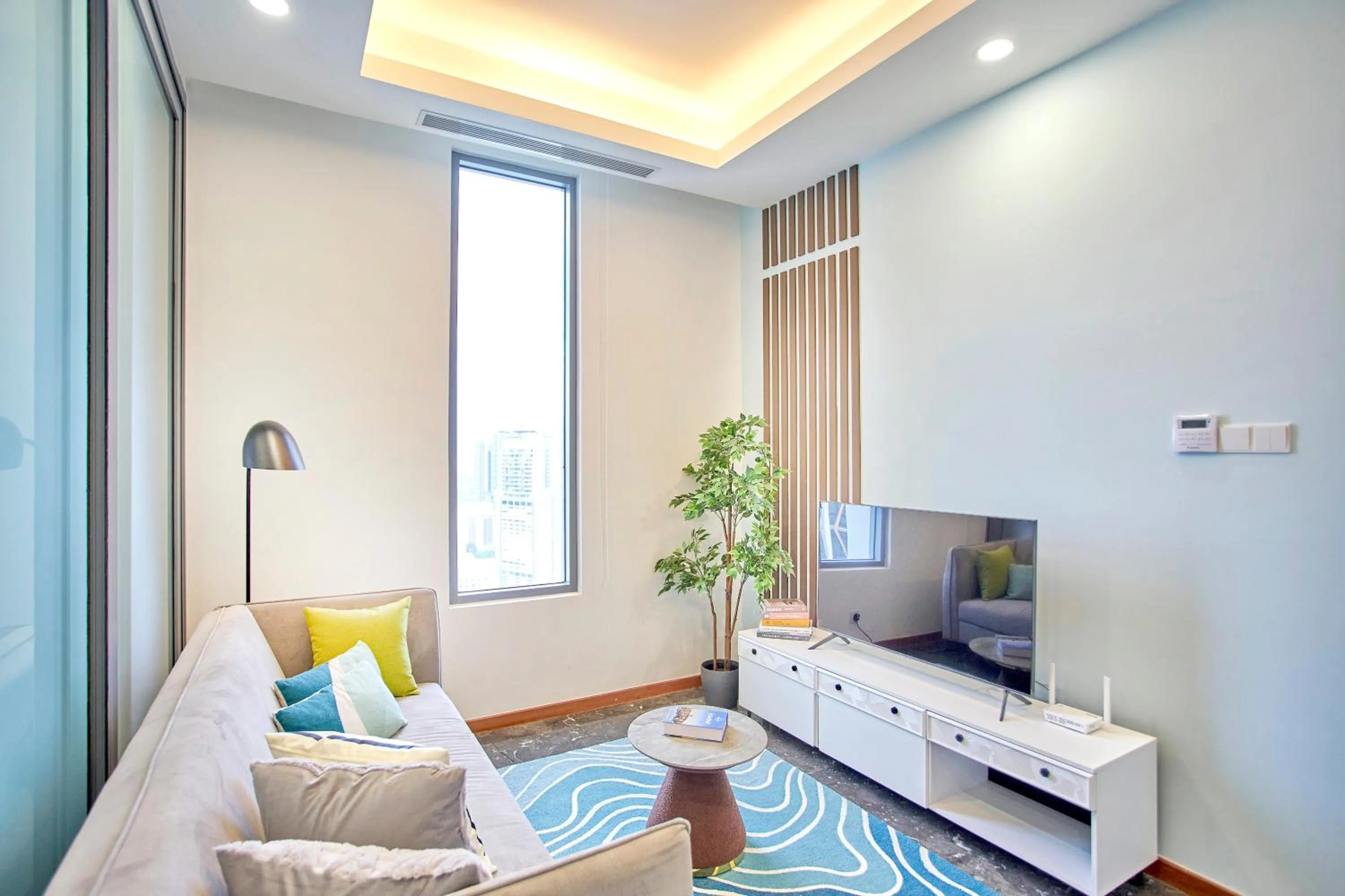 Communal lounge/ TV room in Royce Residence KLCC by Cobnb