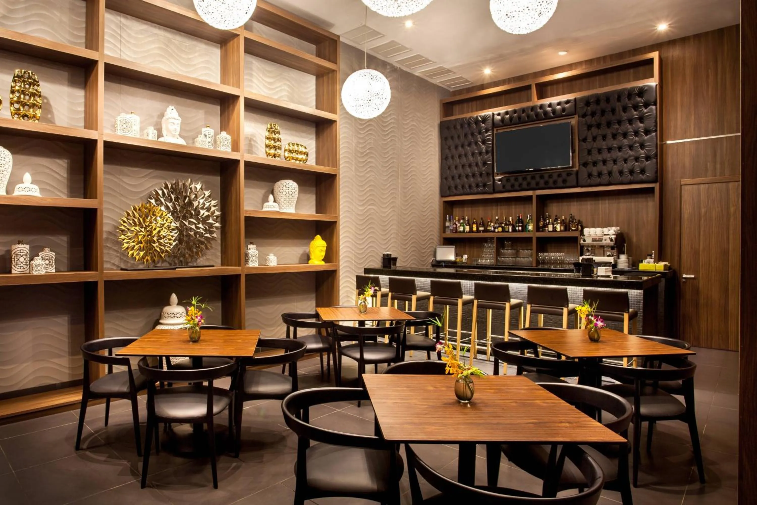 Lounge or bar in Sortis Hotel, Spa & Casino, Autograph Collection