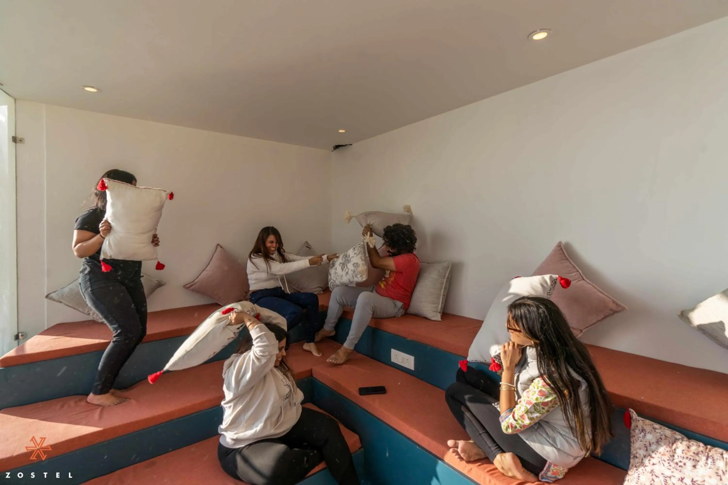 Living room in Zostel Mussoorie (Mall Road)