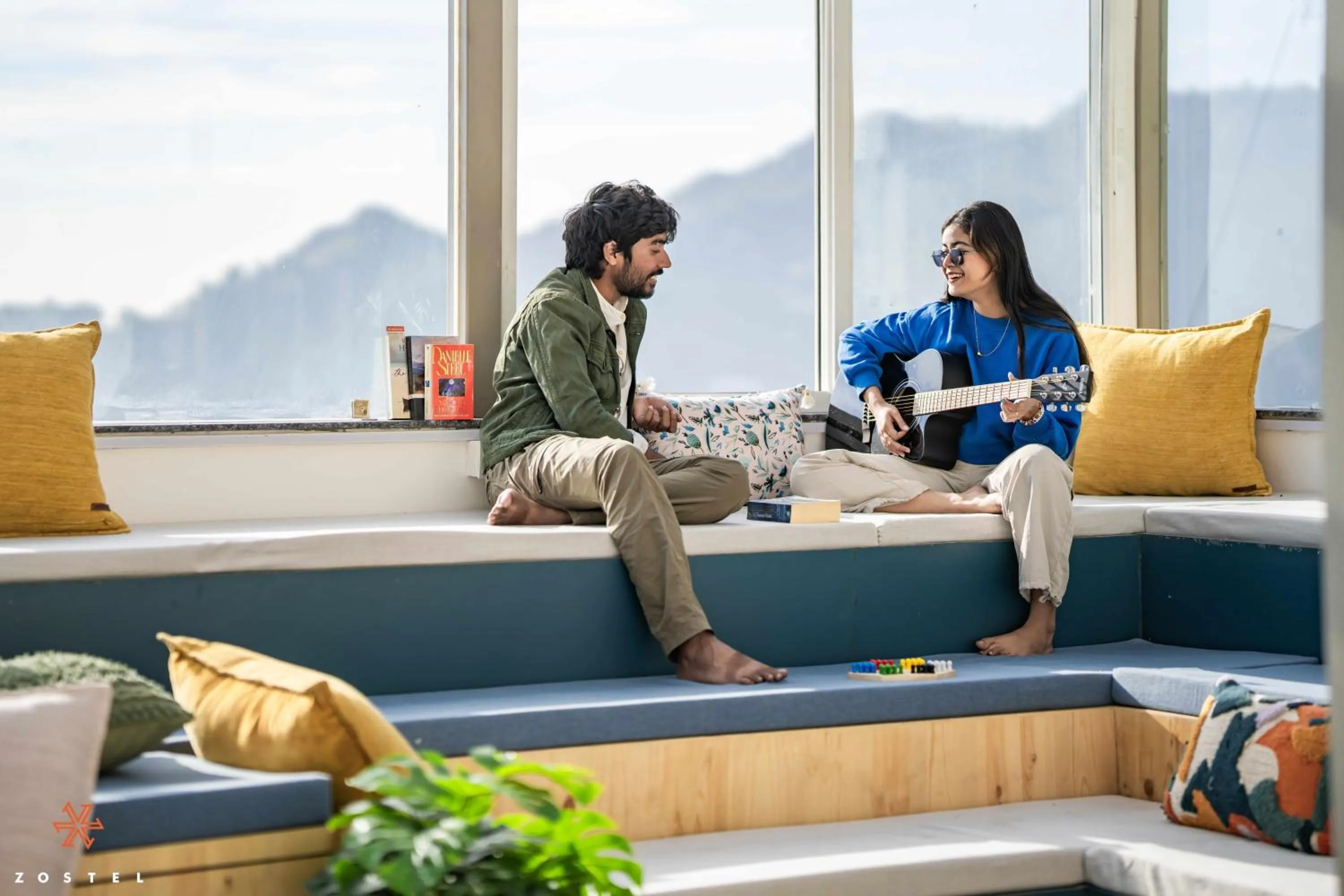 Communal lounge/ TV room in Zostel Mussoorie (Mall Road)