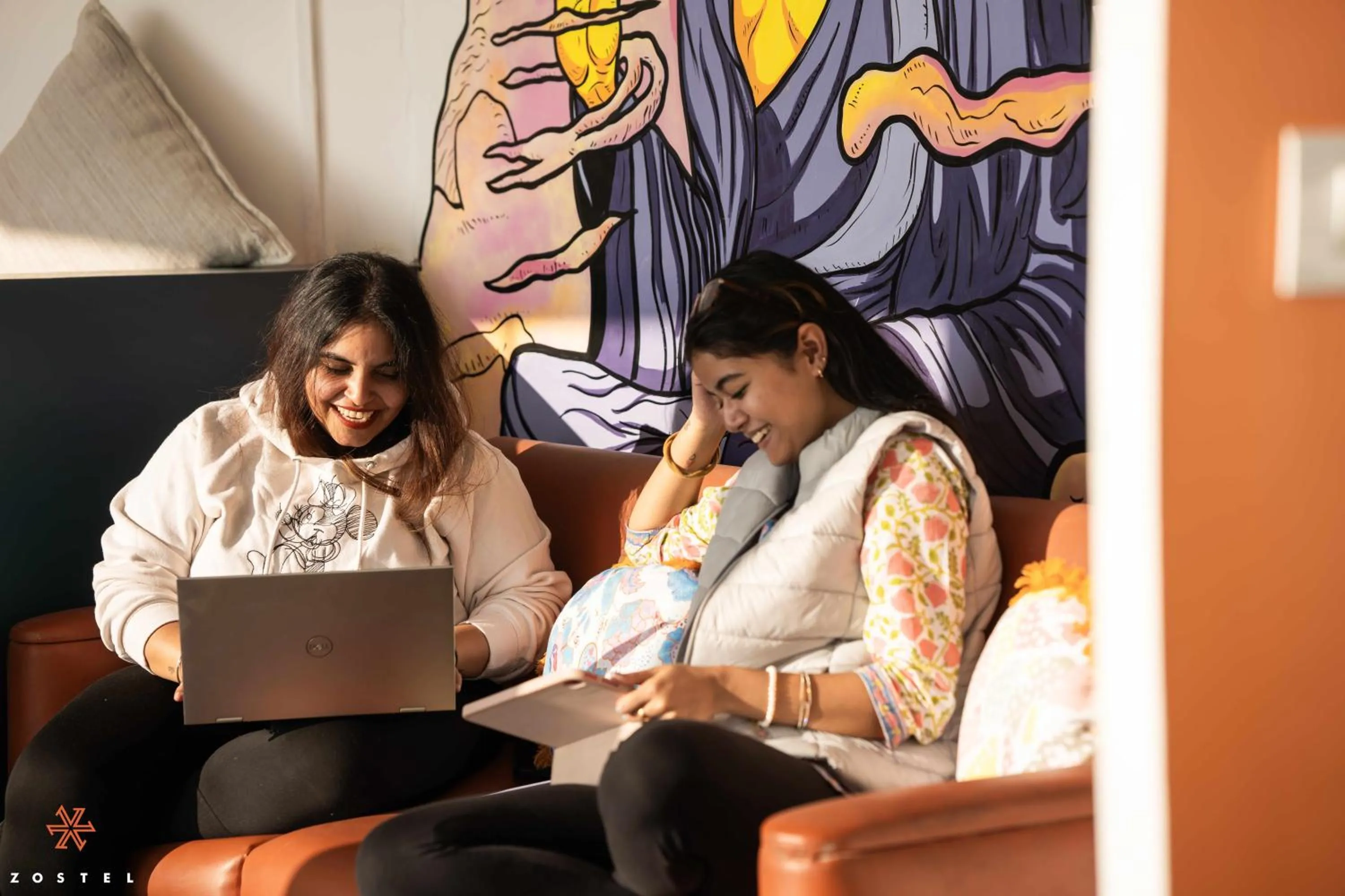 Living room in Zostel Mussoorie (Mall Road)