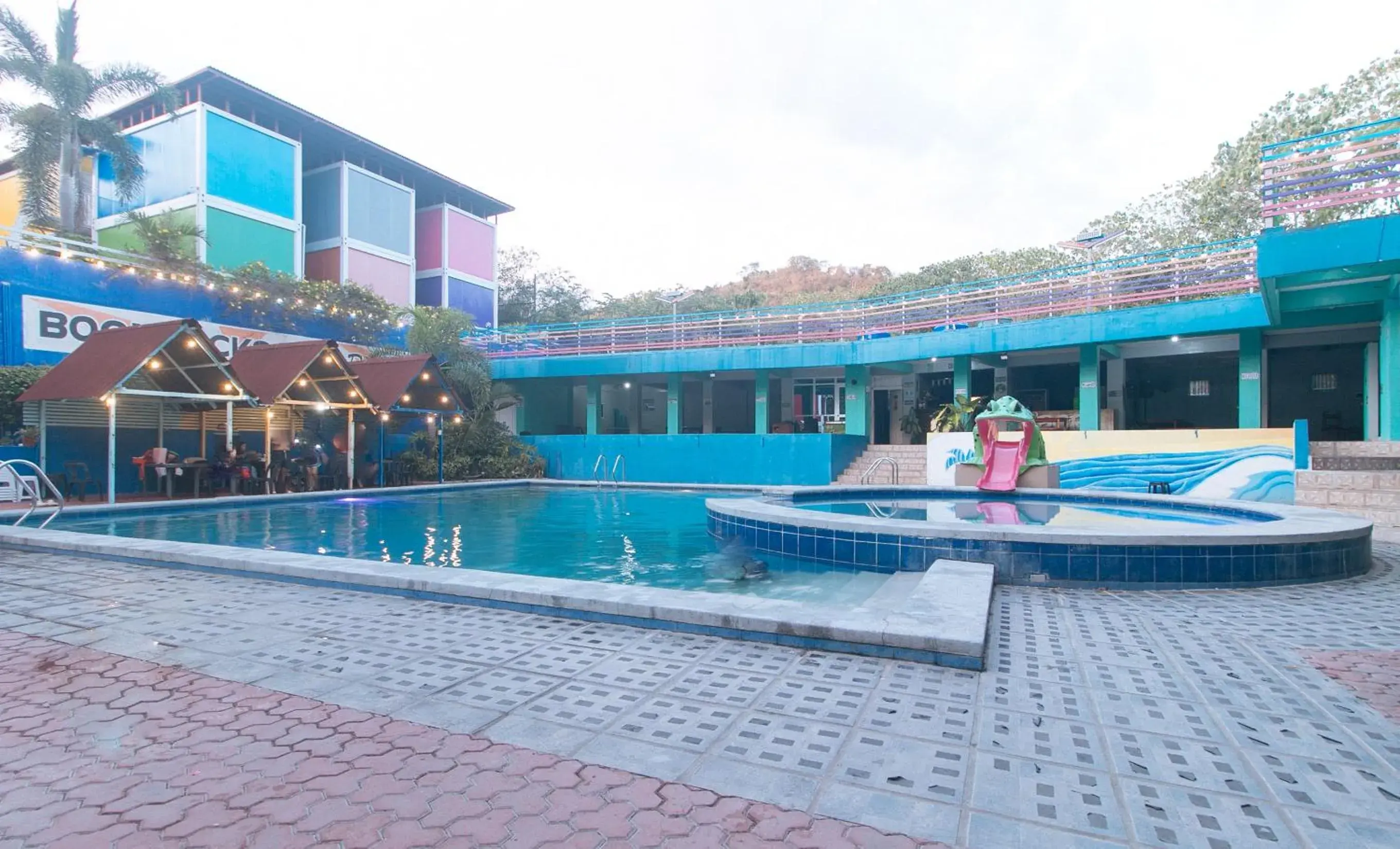 Property building in RedDoorz @ Boondocks Cabins Resort Property building in RedDoorz @ Boondocks Cabins Resort