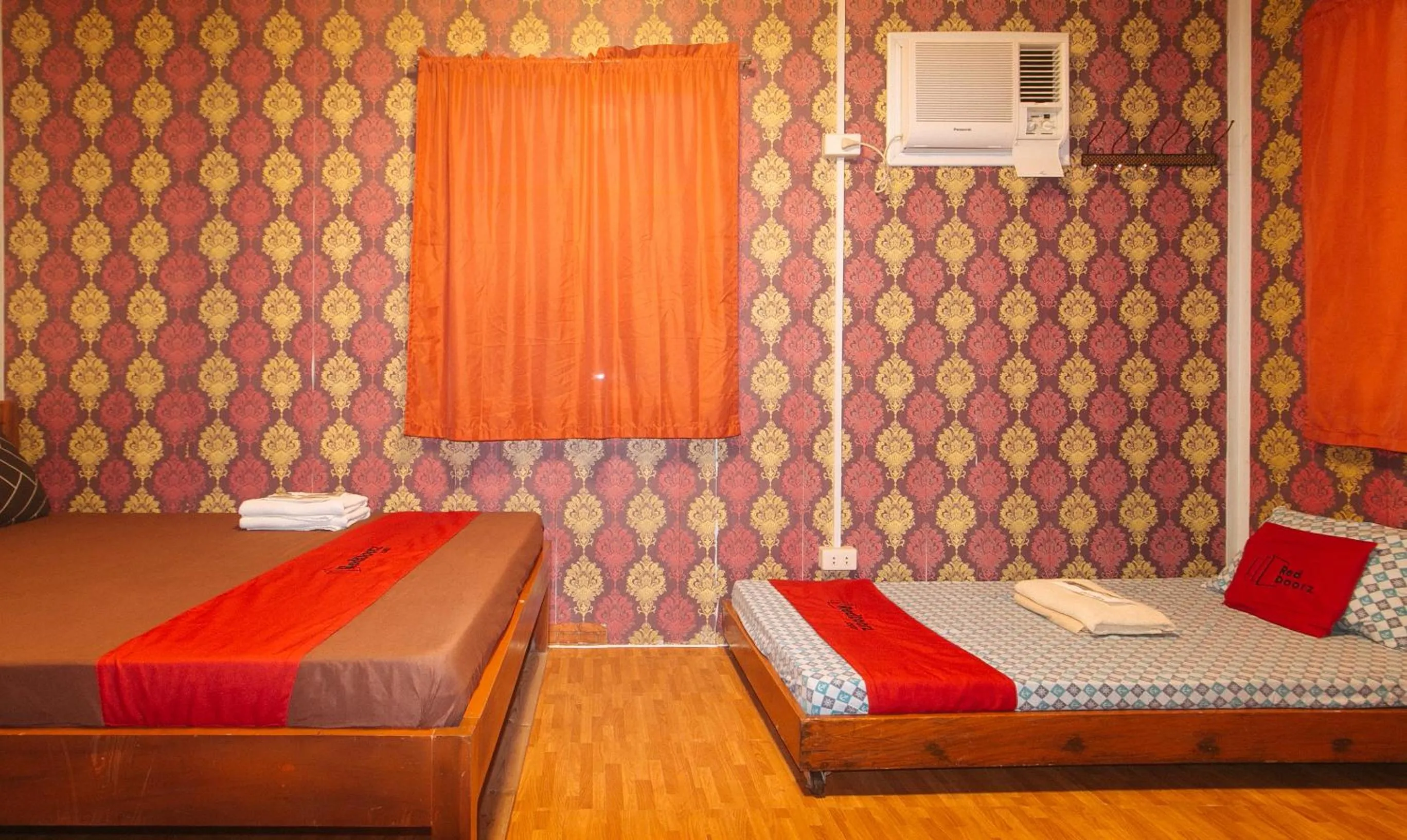 Bed in RedDoorz @ Boondocks Cabins Resort