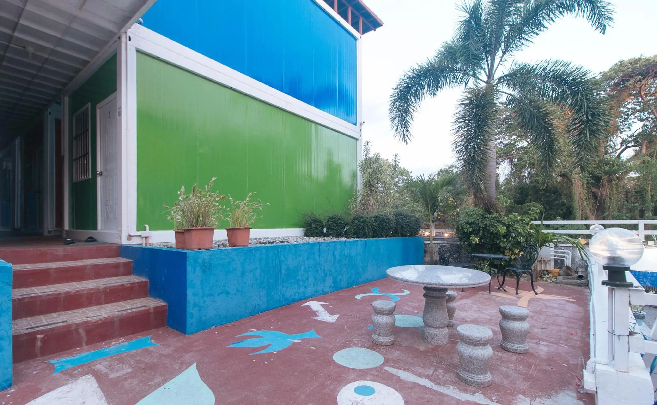 Property building in RedDoorz @ Boondocks Cabins Resort Property building in RedDoorz @ Boondocks Cabins Resort