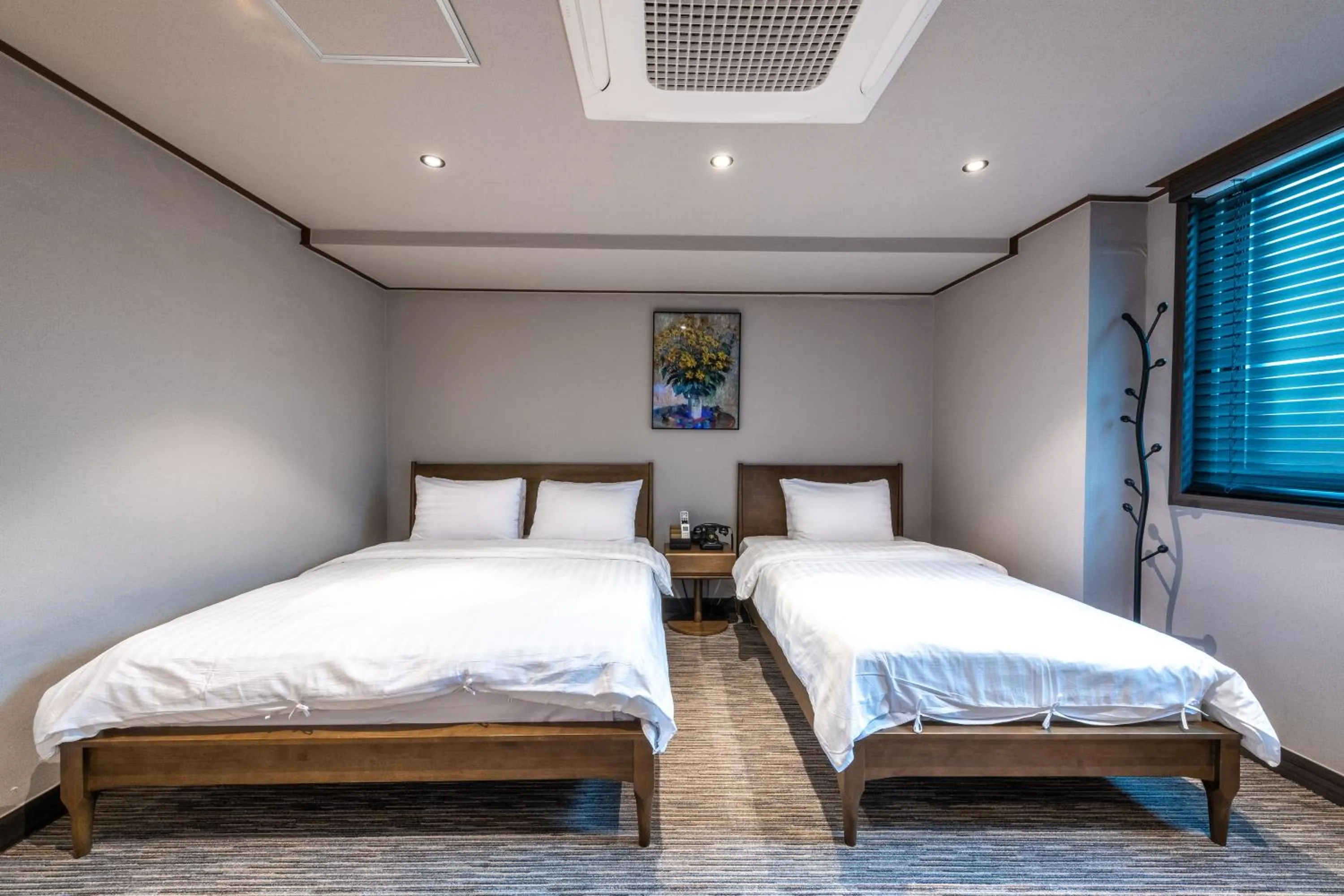 Bed in New Cheonji Hotel