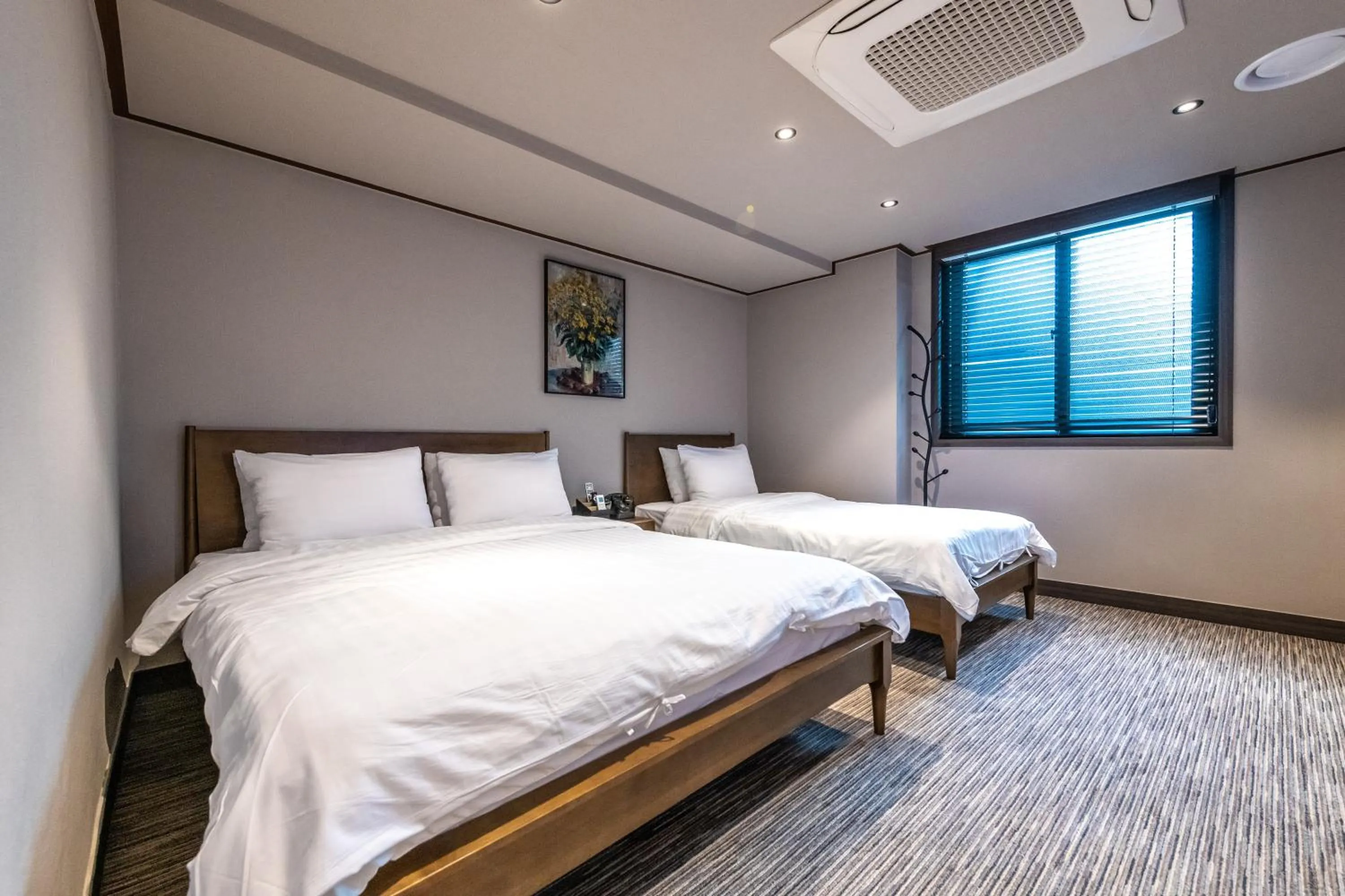 Bed in New Cheonji Hotel