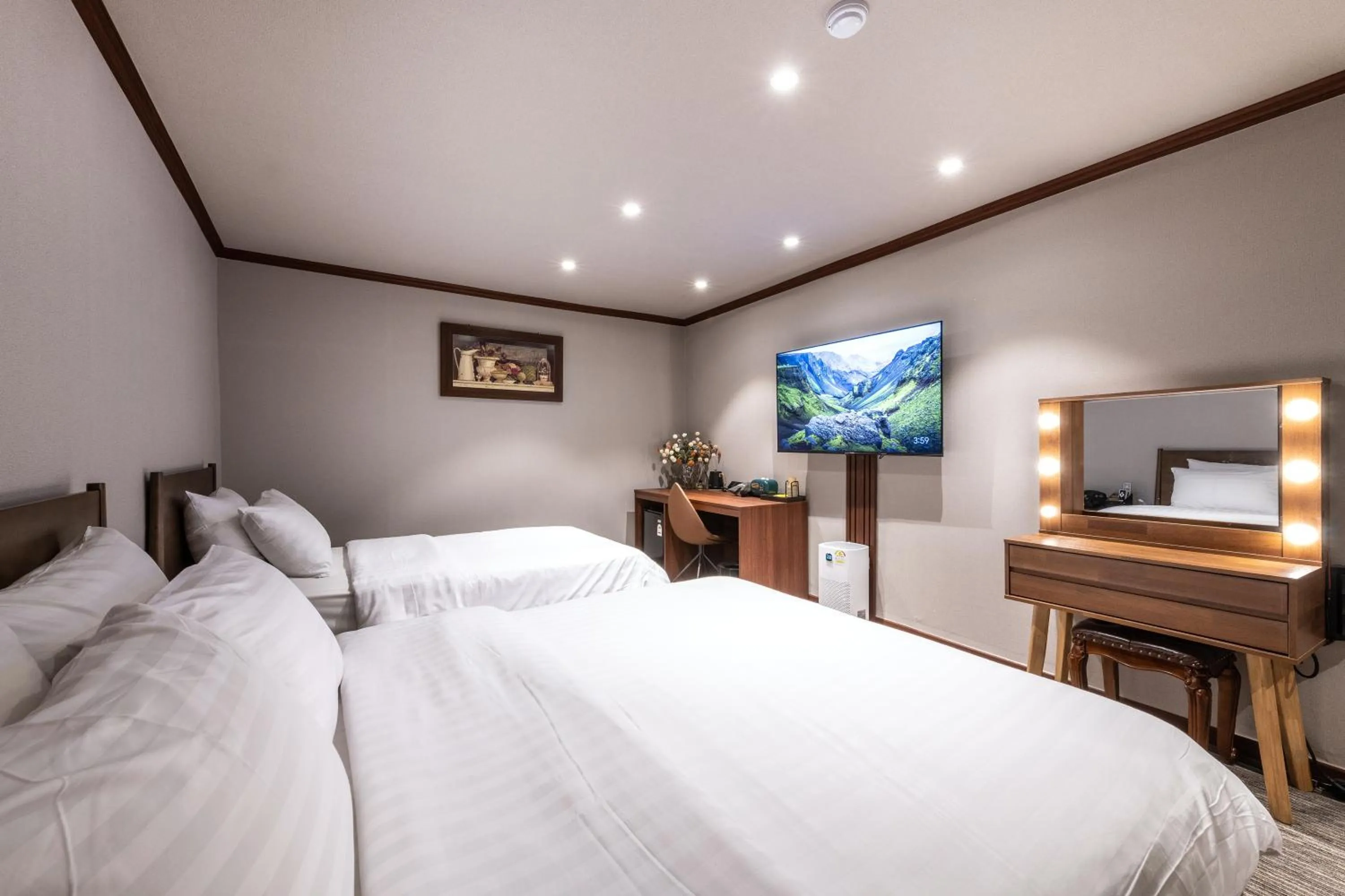 Bed in New Cheonji Hotel