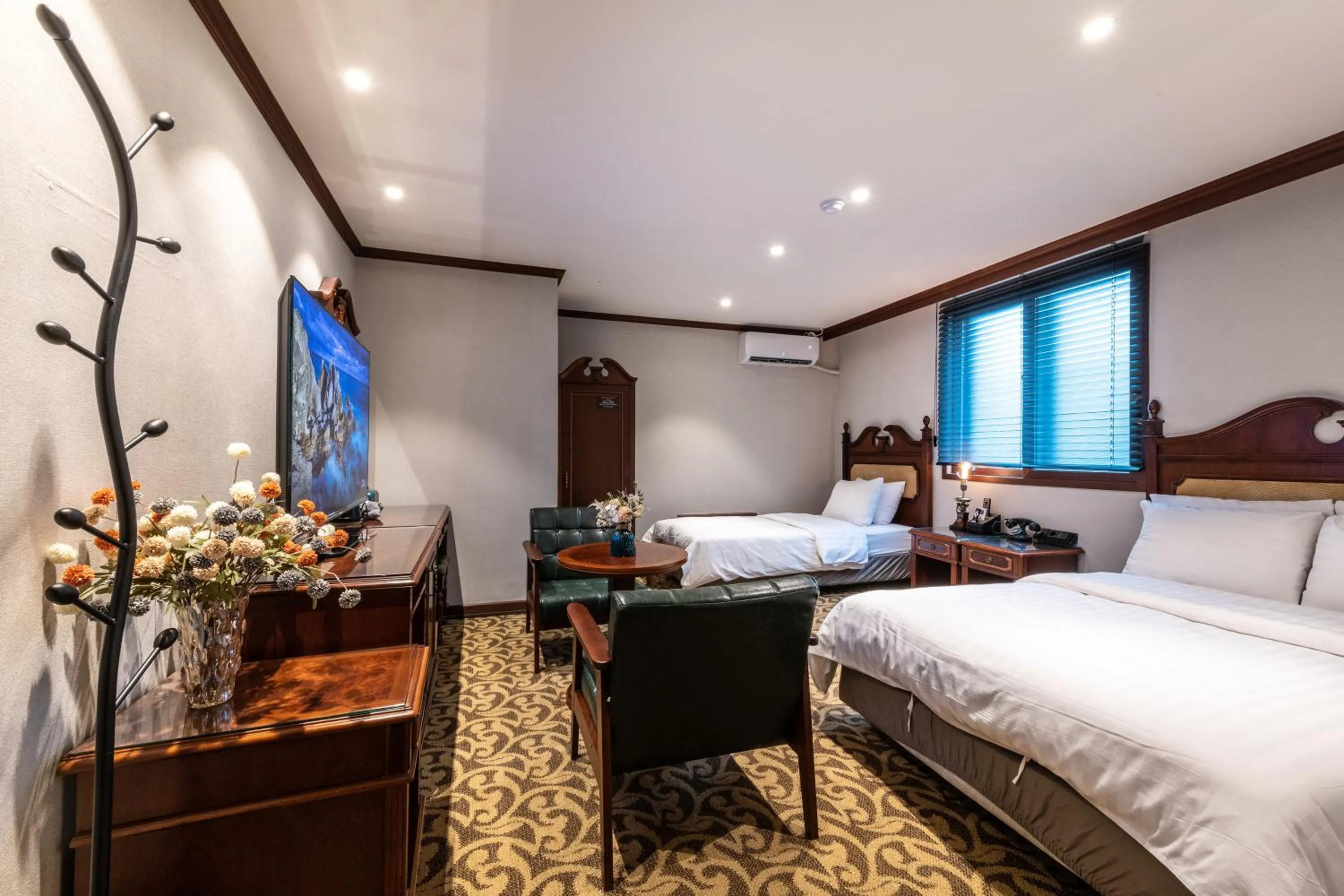 Bed in New Cheonji Hotel