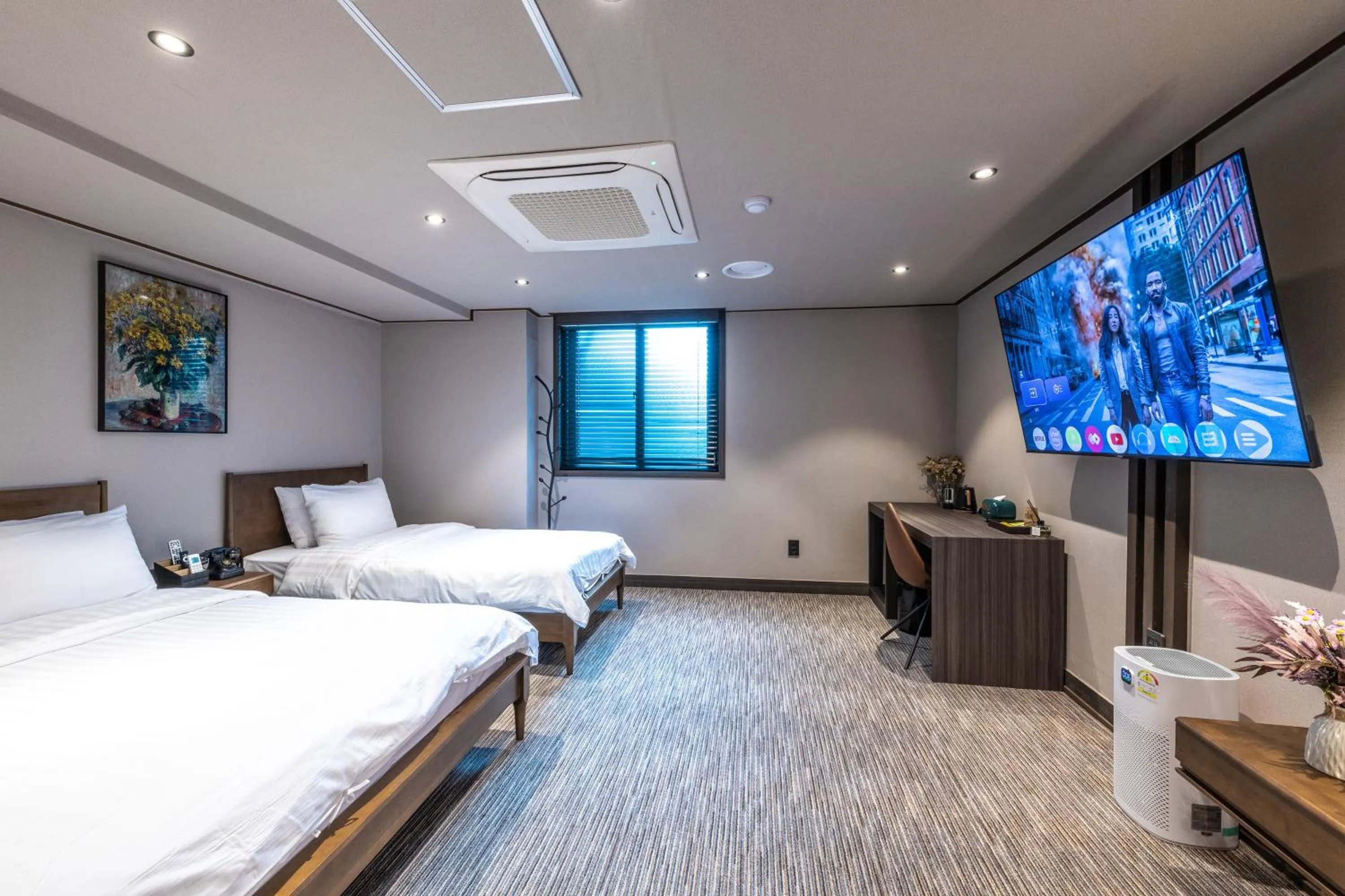 Bed in New Cheonji Hotel