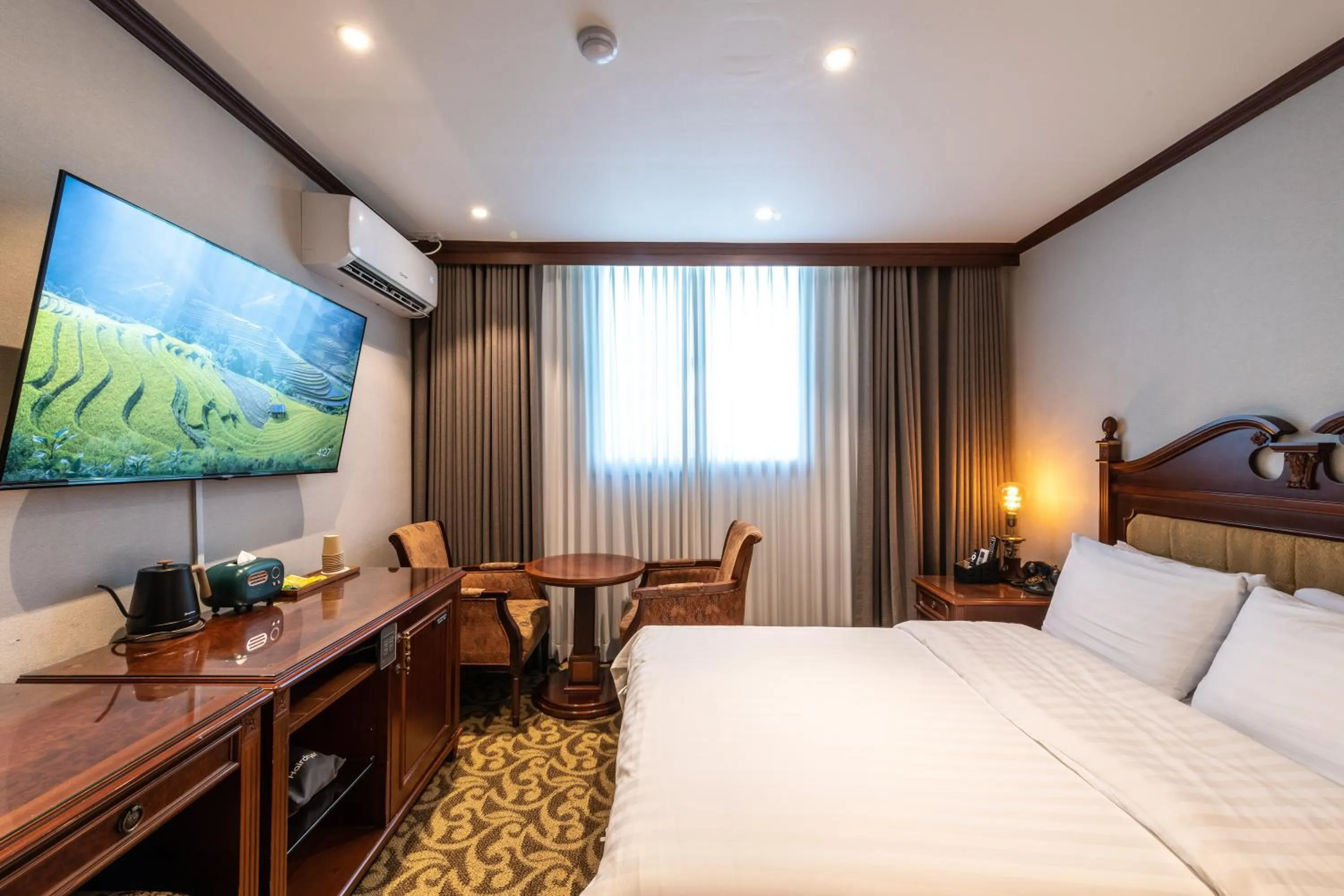 Bed in New Cheonji Hotel