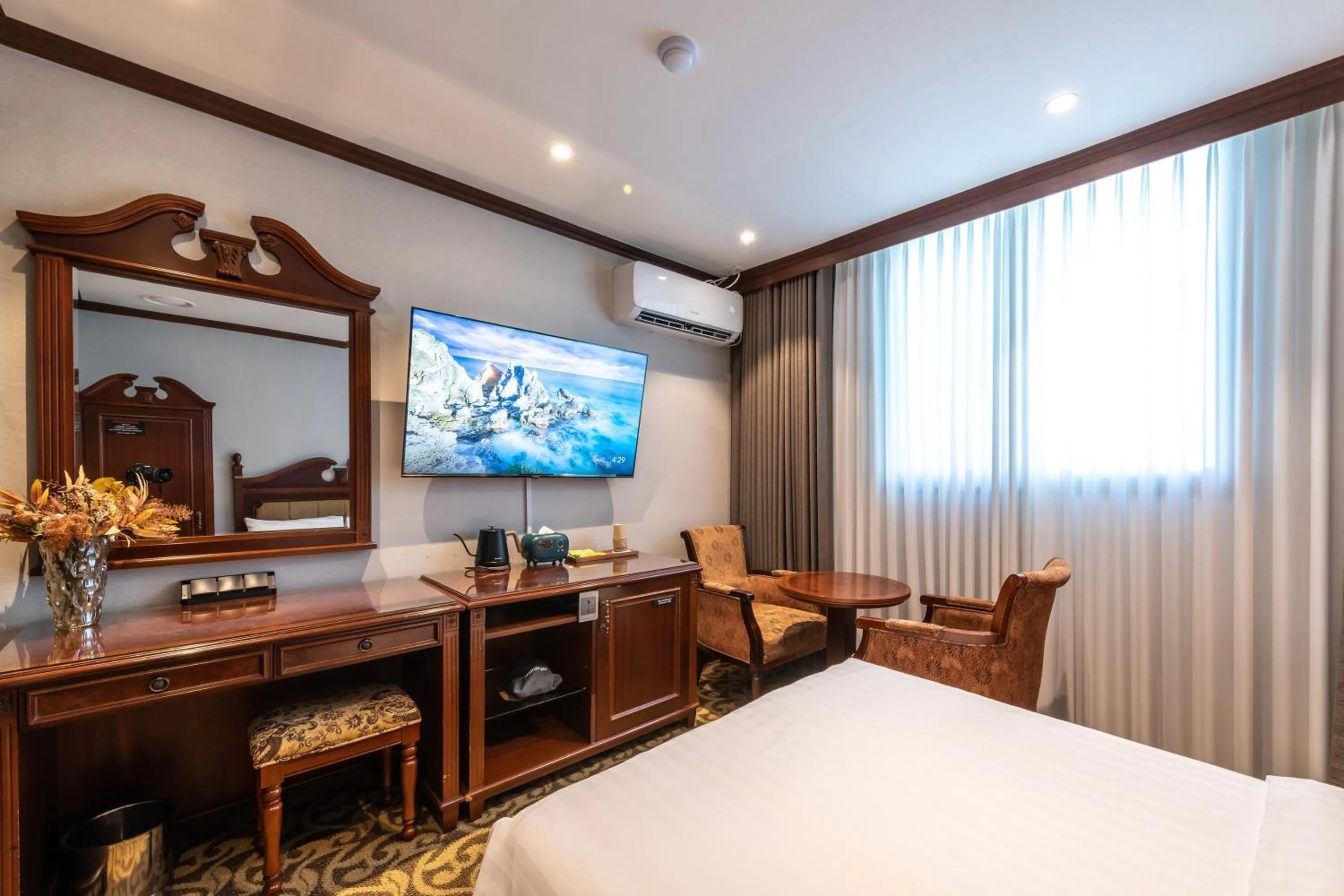 Bed in New Cheonji Hotel