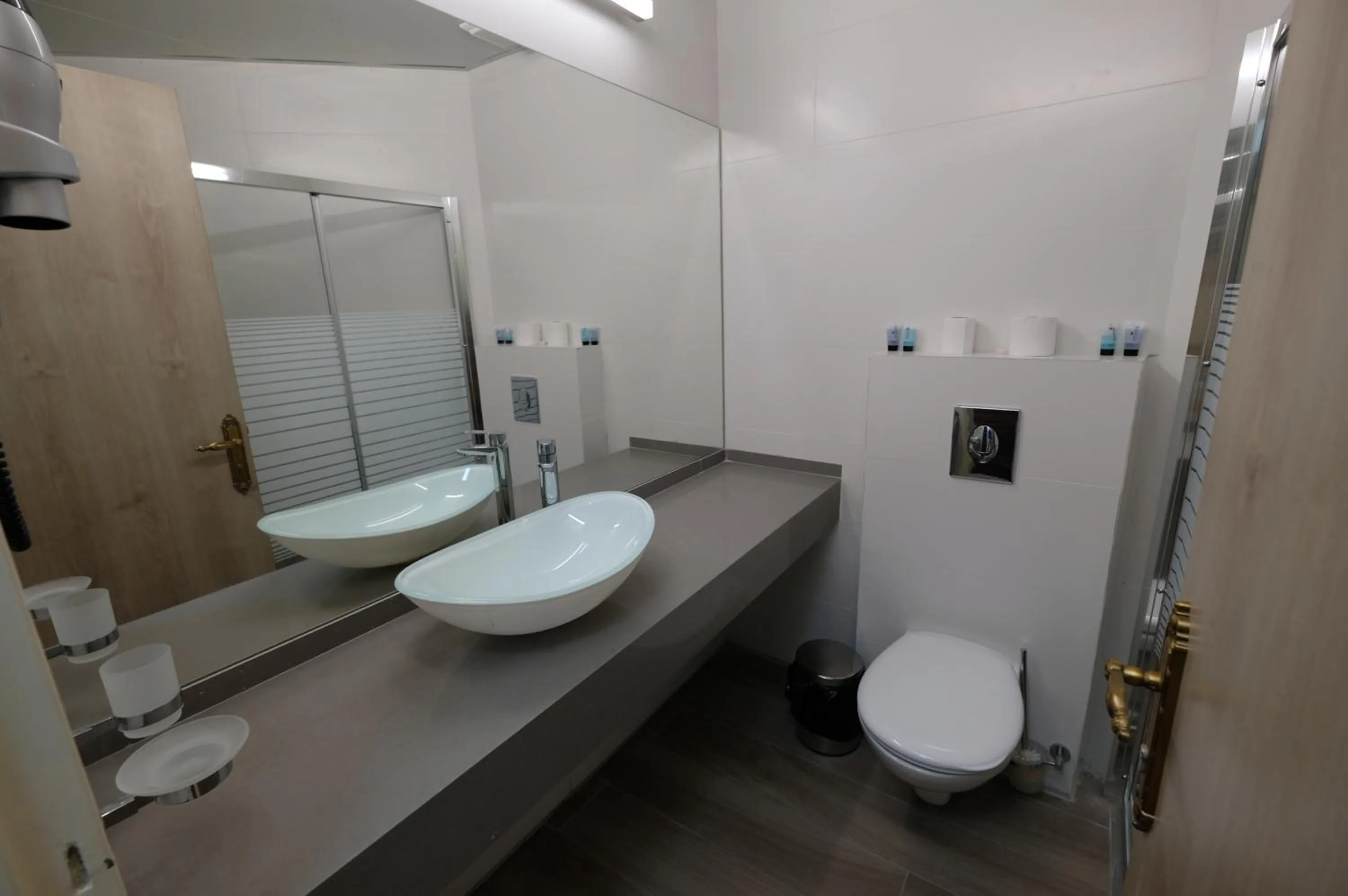 Bathroom in St. George’s Cathedral Pilgrim Guesthouse – Jerusalem