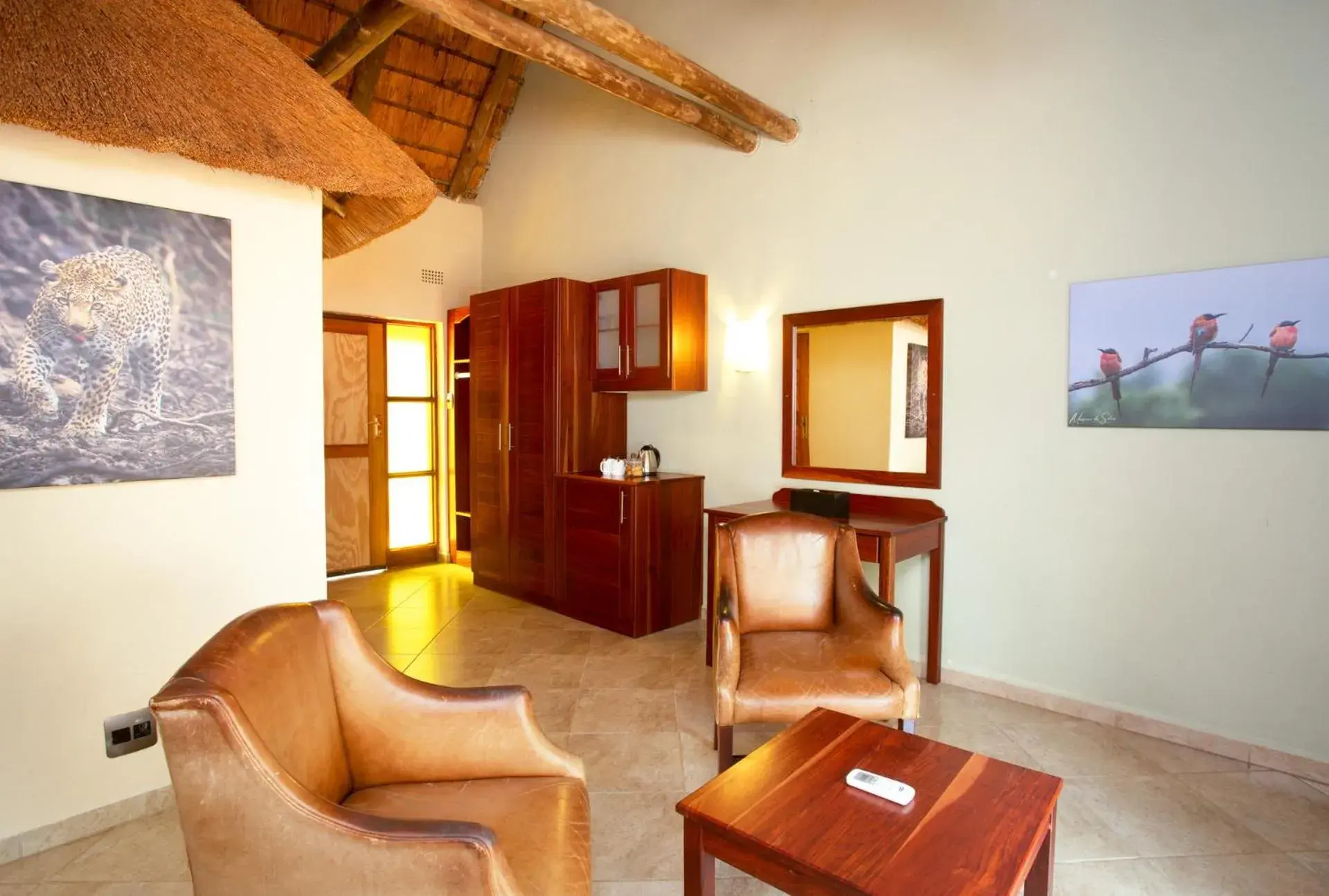 Deluxe Suite - single occupancy in Kubu Safari Lodge Deluxe Suite - single occupancy in Kubu Safari Lodge