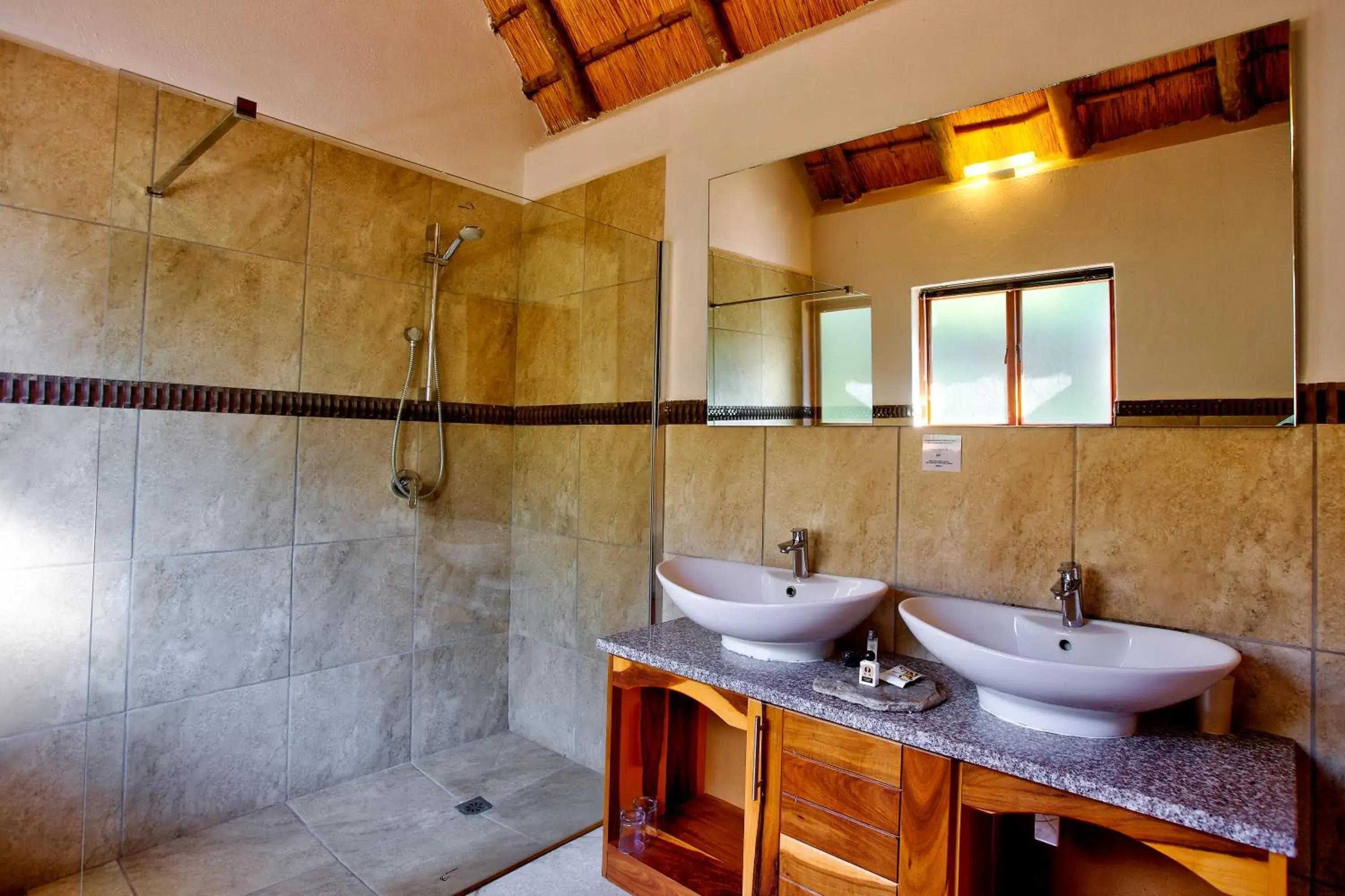 Suite - single occupancy in Kubu Safari Lodge Suite - single occupancy in Kubu Safari Lodge