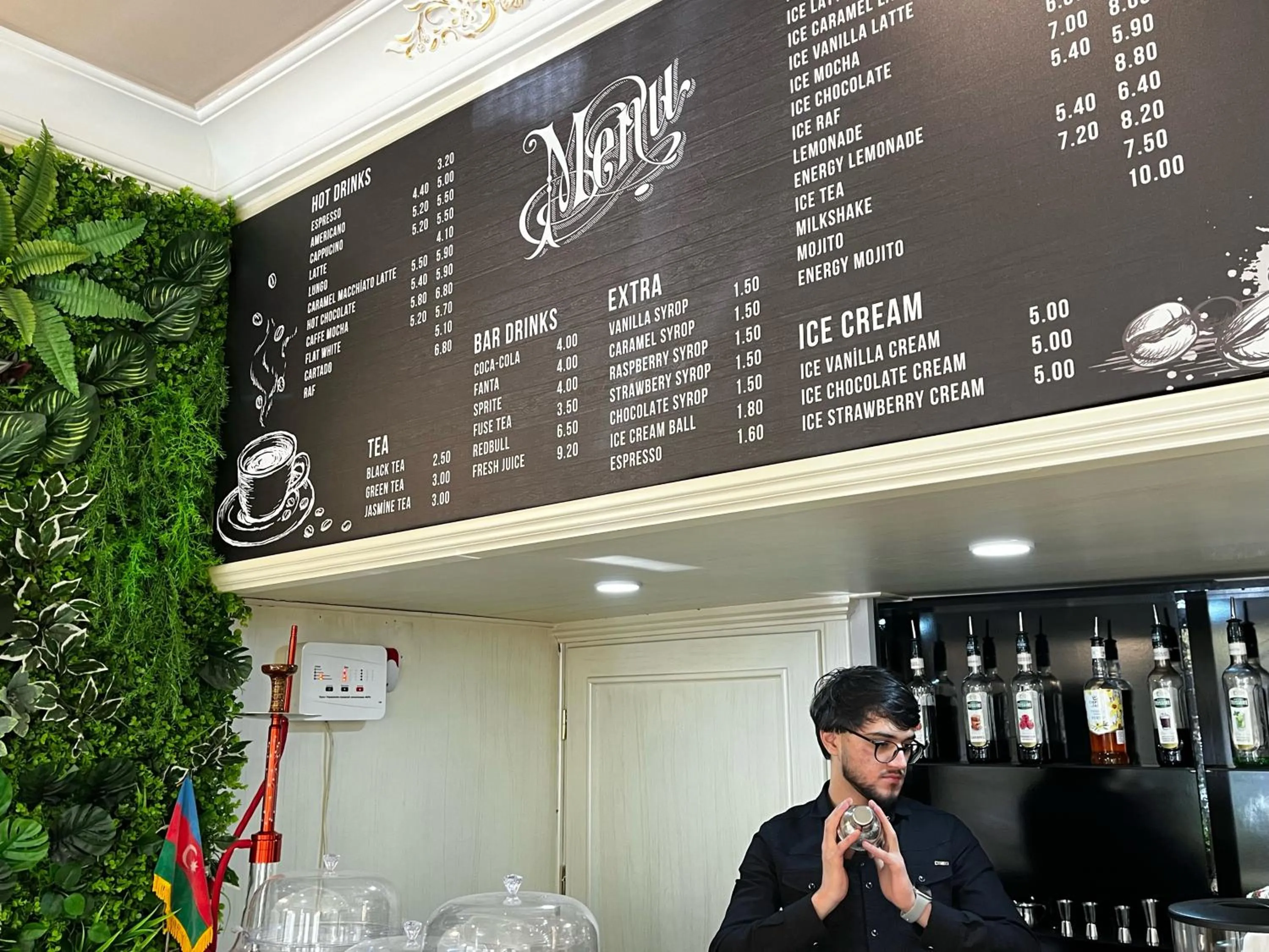 Lounge or bar in Karat Inn Boutique Hotel