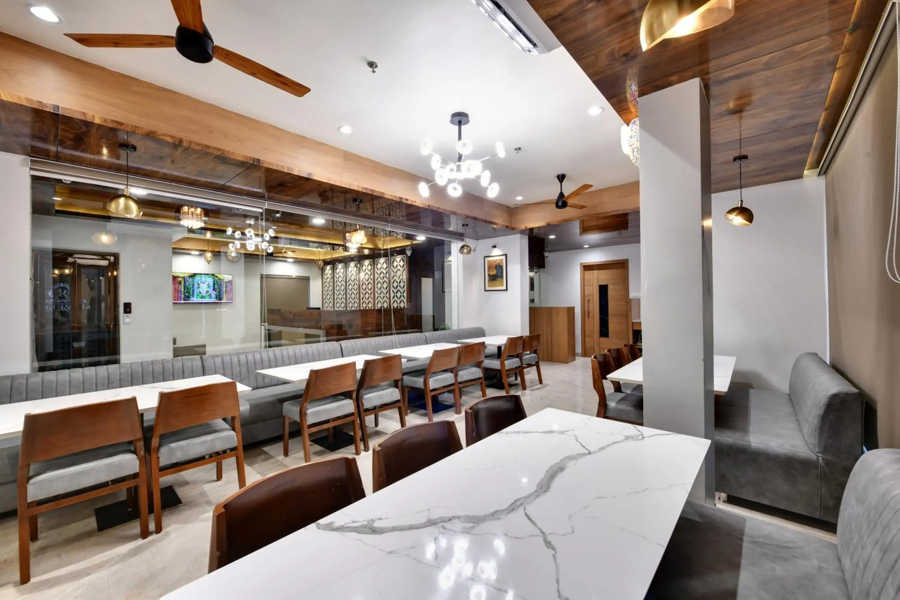 Restaurant/places to eat in HOTEL RADHIKA Restaurant/places to eat in HOTEL RADHIKA